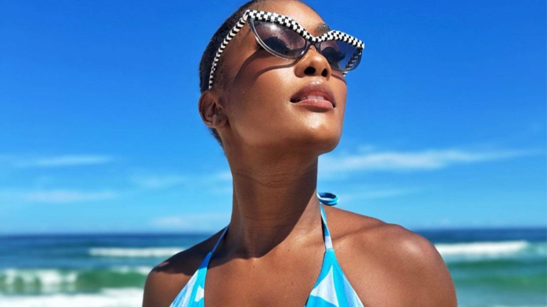Erika Januza ostenta corpo farto em clique com biquíni fininho: “Um espetáculo”