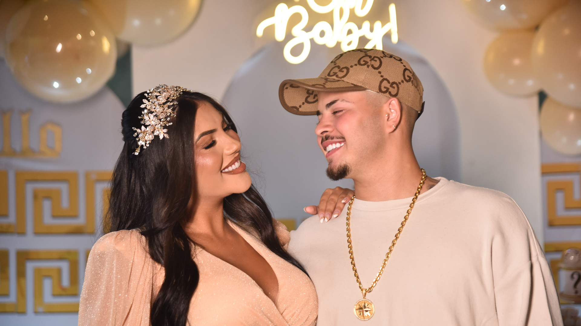 Em chá de revelação luxuoso, sexo do primeiro bebê de Jottapê e Estefany Boro é revelado
