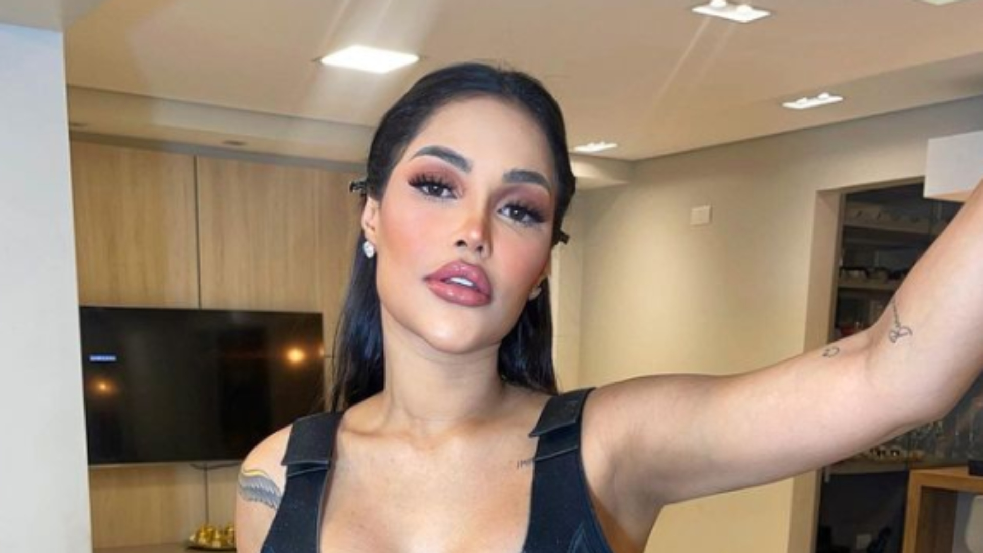 Ex-BBB Flay desabafa após críticas como cantora e ameaça desistir