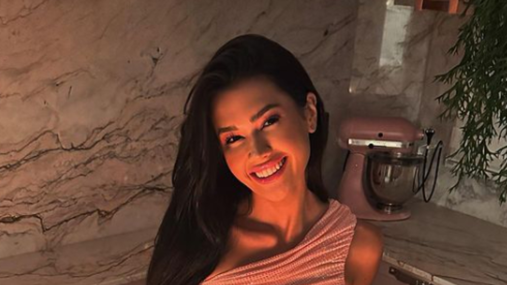 Franciny Ehlke celebra aniversário com look inspirado em sua infância
