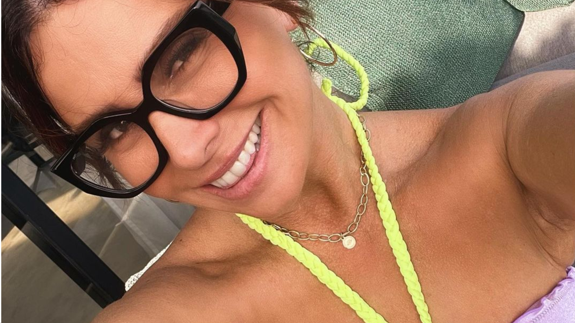 De biquíni, Giovanna Antonelli exibe tanquinho em selfies e impressiona: ”Mas é gata”