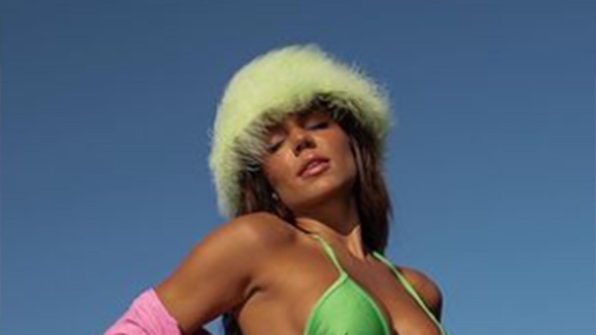 De biquíni, Hariany exibe sua beleza natural em fotos sem retoques