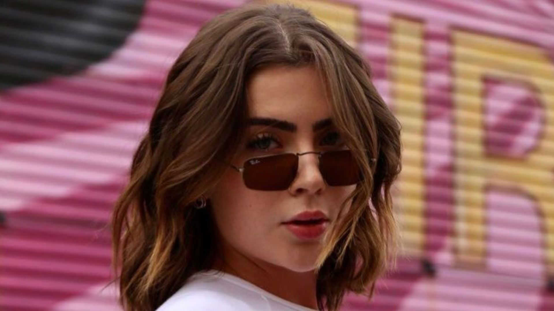 Jade Picon dá show de beleza e deixa corpo sarado à mostra em fotos com cropped