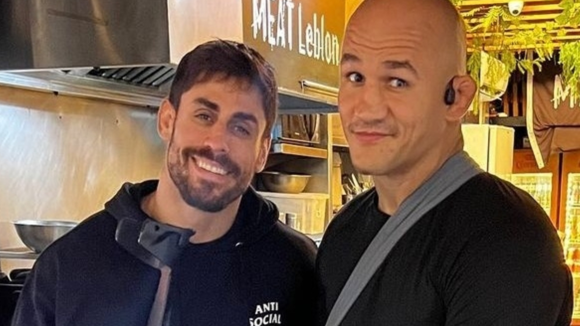 Revoltado, amigo de Cara de Sapato reage à expulsão do lutador do BBB 23