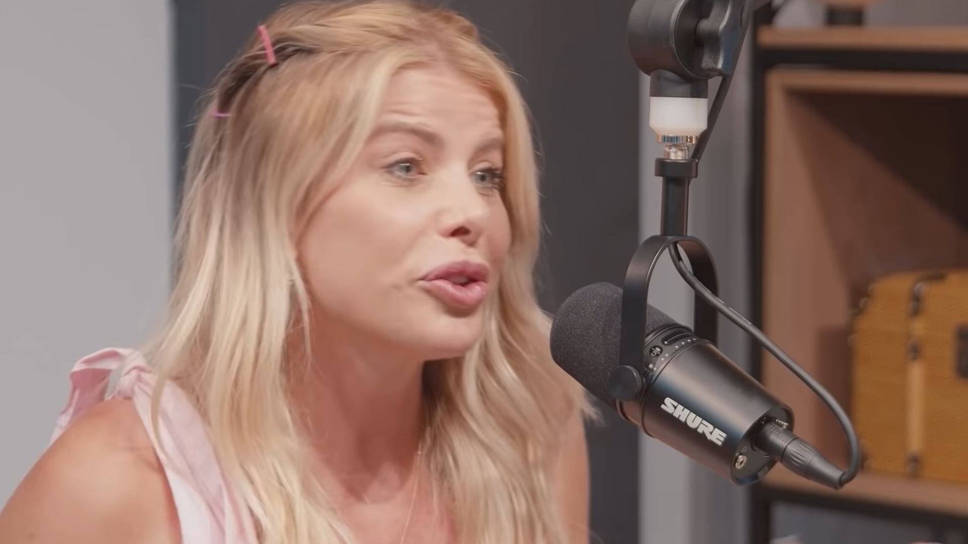 Karina Bacchi fala sobre orgias e drogas em festas da Globo: ”Não me encaixava”