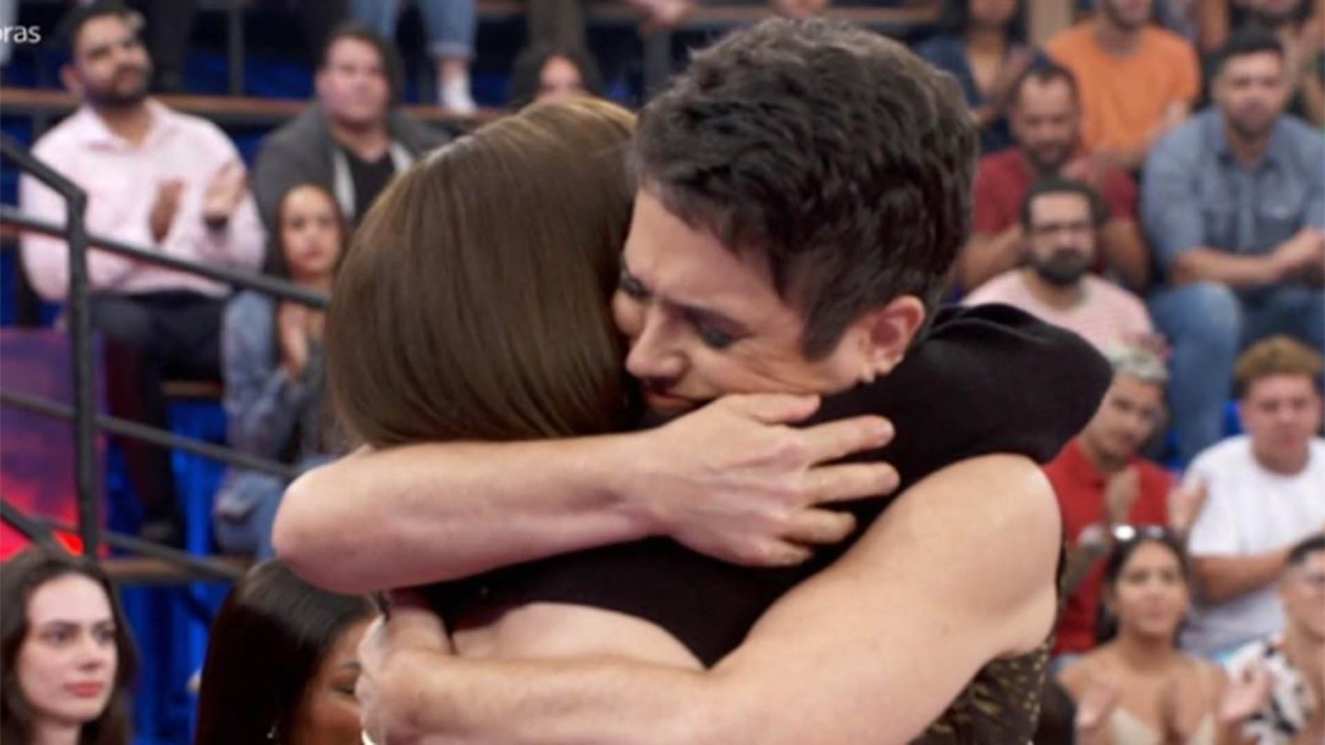 Sandra Annenberg celebra abraço emocionante em Klara Castanho: ‘Forte e corajosa’