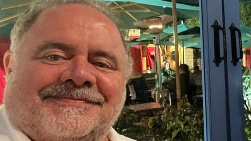 Após descobrir cisto, Leo Jaime tranquiliza fãs