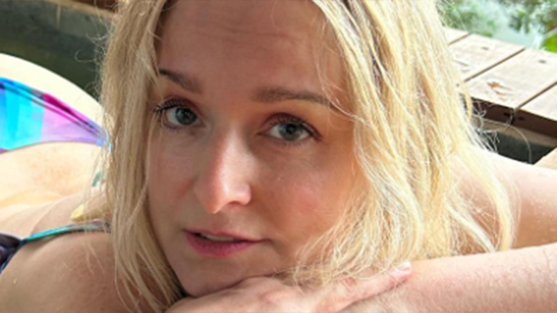 De biquíni, Luciana Vendramini, de O Rei do Gado, empina o bumbum