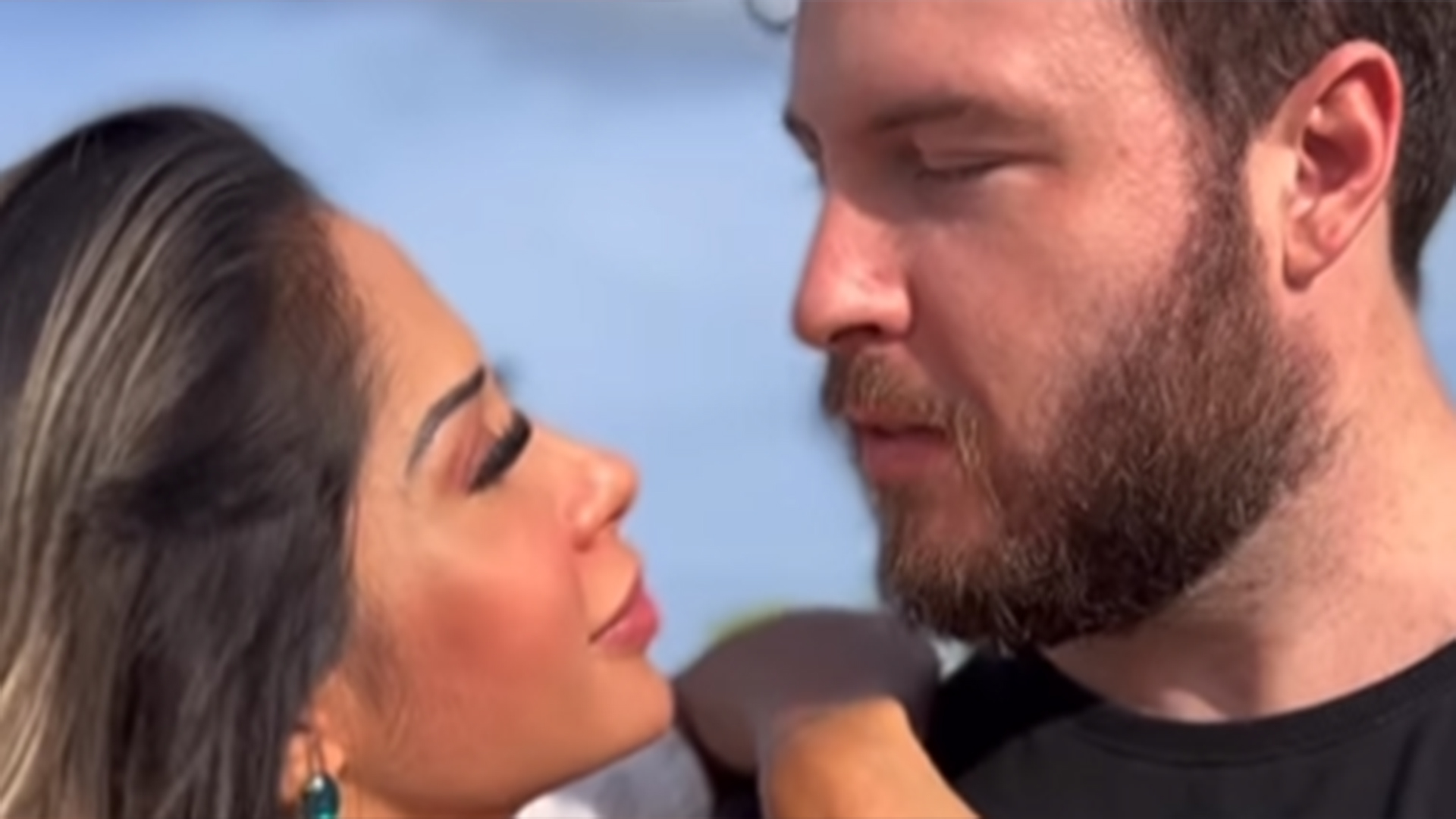 Maíra Cardi rebate sugestão de casamento surpresa: ‘Conheci um homem mais macho que eu’
