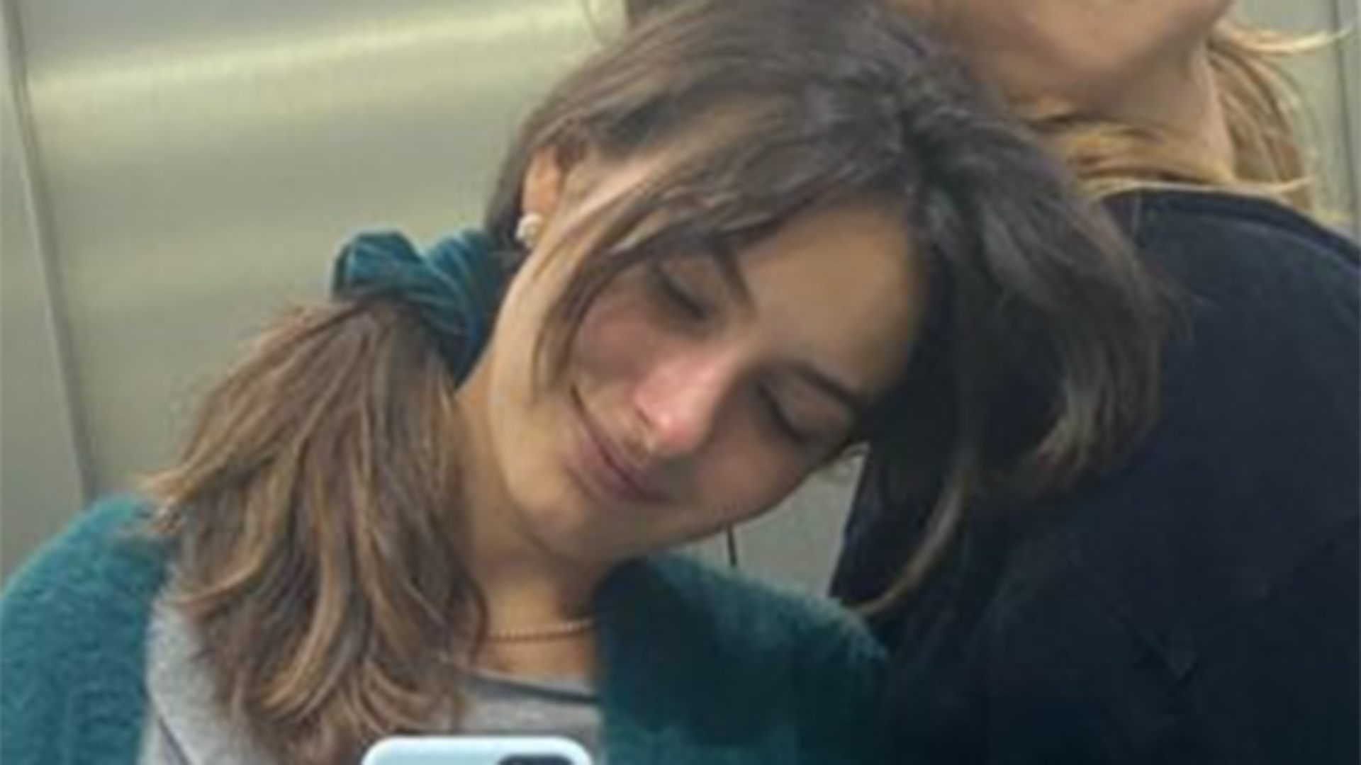 Marina Moschen exibe foto inédita com a namorada, Emilia Sauaia
