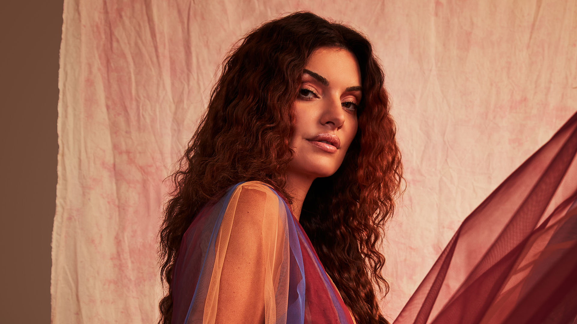Mayana Neiva revela o que os fãs podem esperar de seu novo single