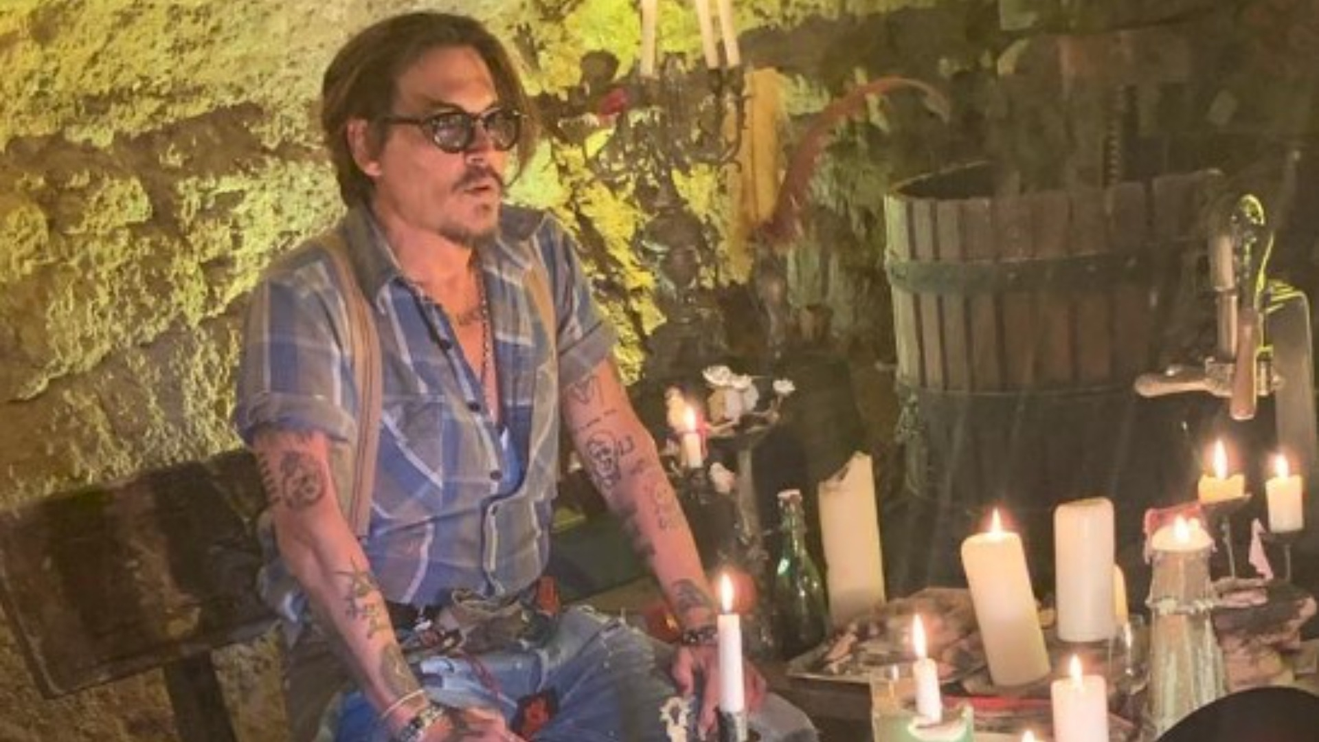 Enterro de famoso só teve presença de viúva, cachorro e Johnny Depp; saiba quem