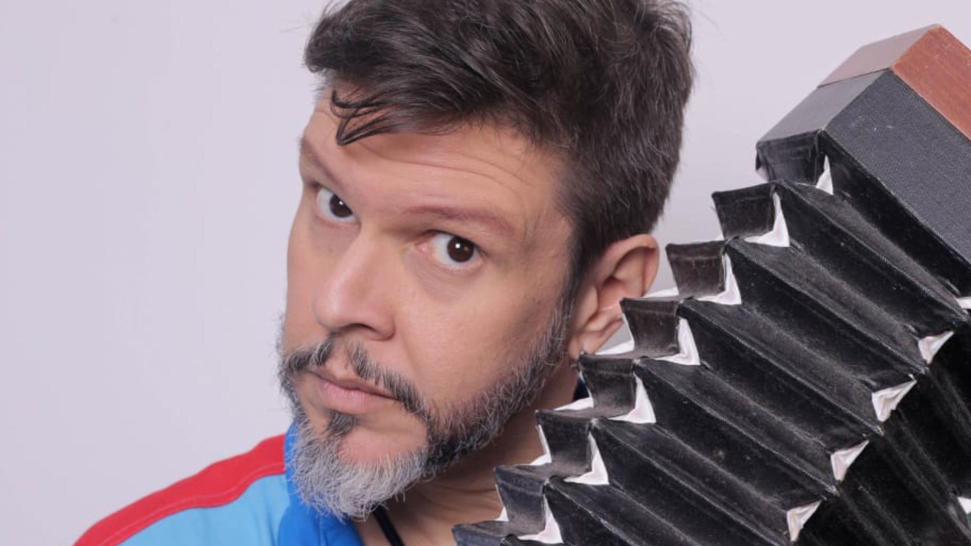 Músico há 30 anos, ator de Mar do Sertão mantém estúdio dentro de casa: ‘Meu infinito particular’