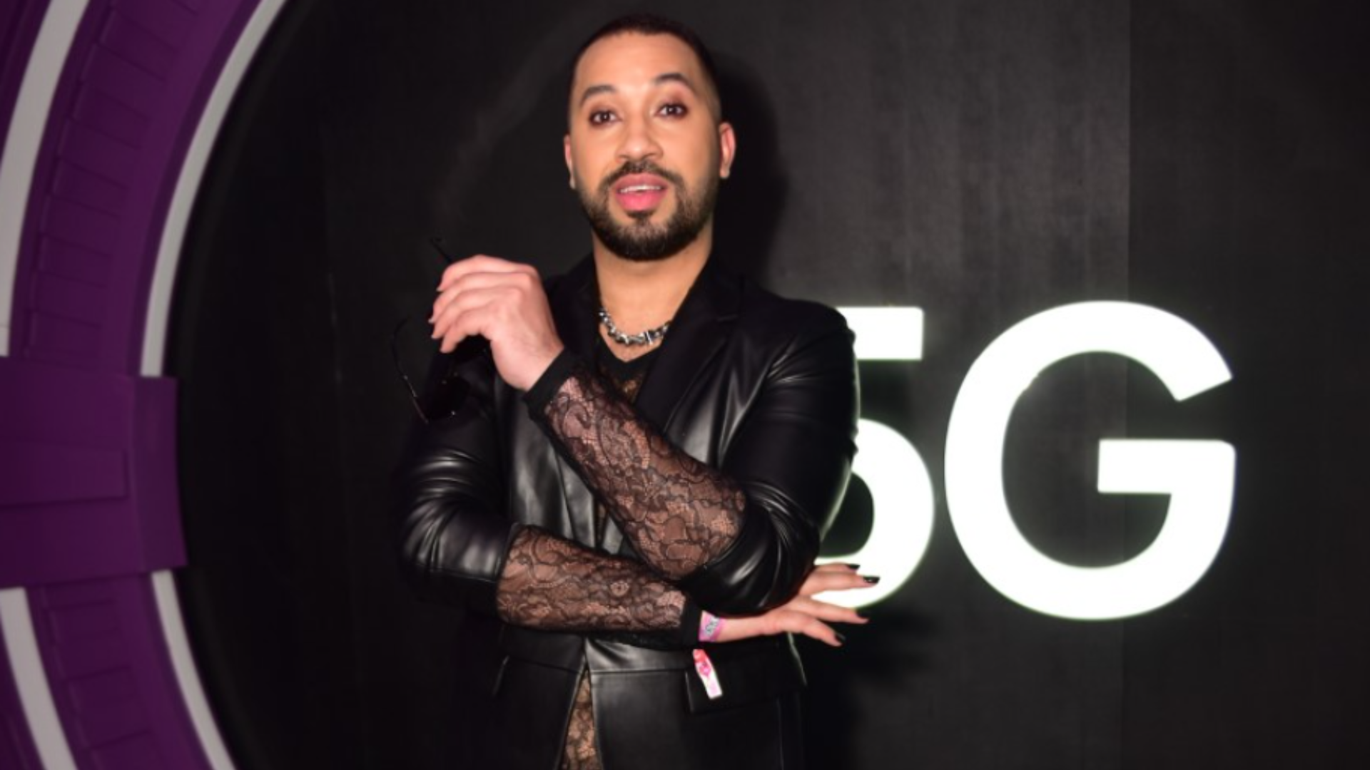 Gil do Vigor exalta look representativo no Lollapalooza: ‘Força, garra e gostosura”