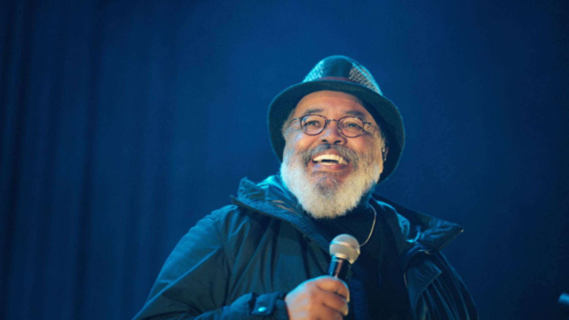 Jorge Aragão manda a real sobre músicas brasileiras atuais: ‘Deslocado’