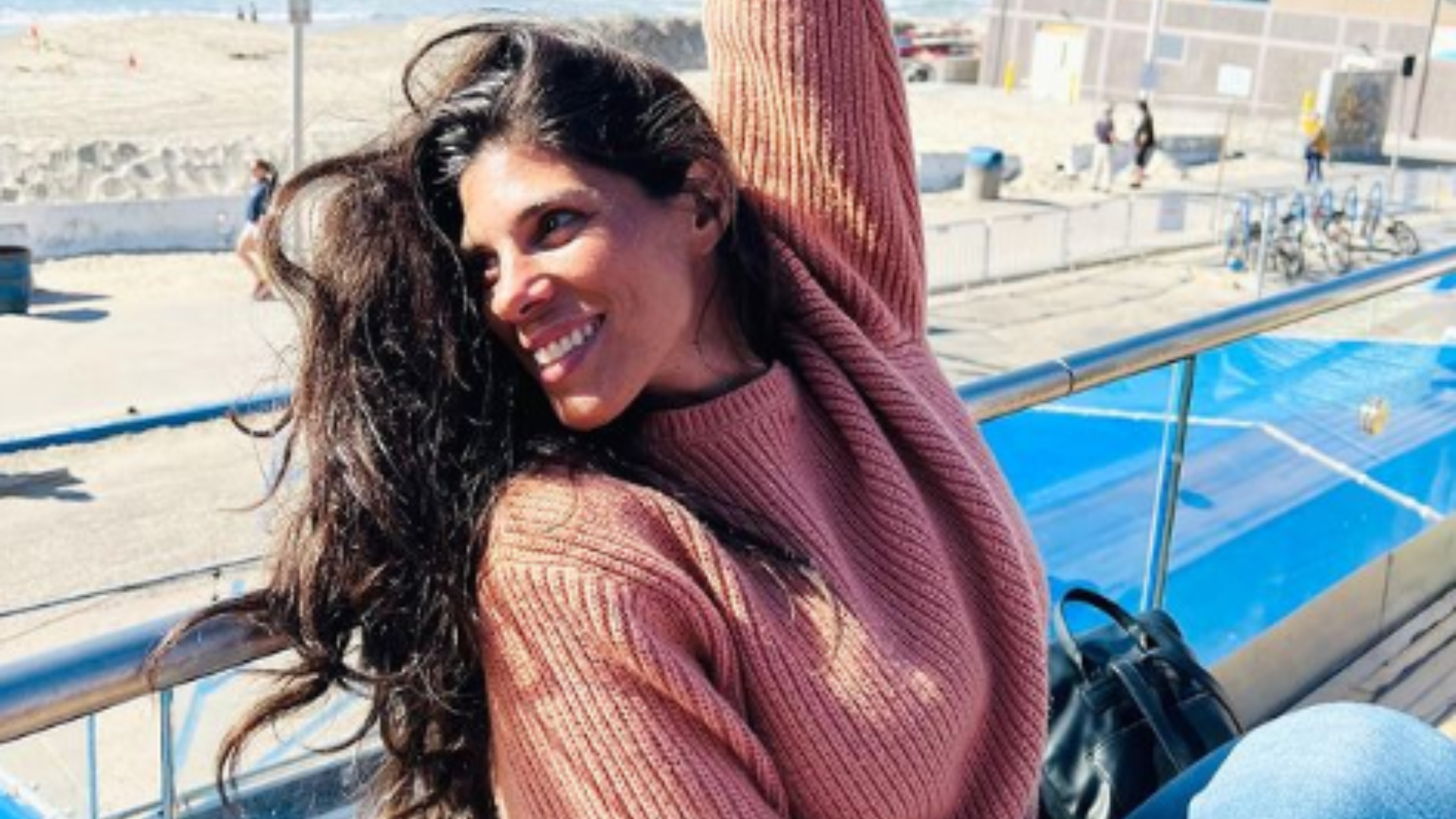 Atriz brasileira nos EUA relembra perrengue nas ruas e revela por que deixou o Brasil