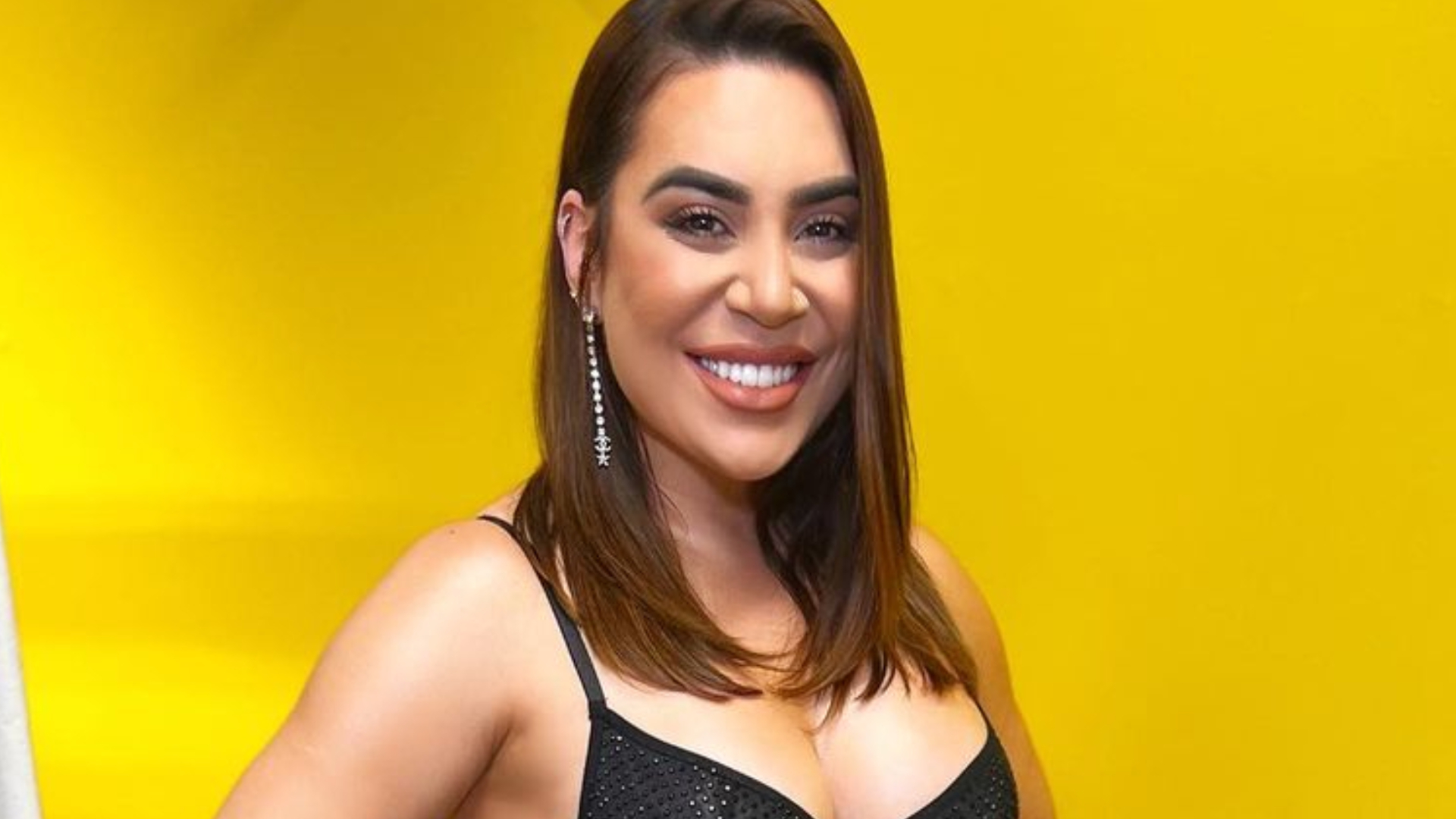 Secou? Naiara Azevedo ostenta cinturinha em look mega colado: ”Linda demais”
