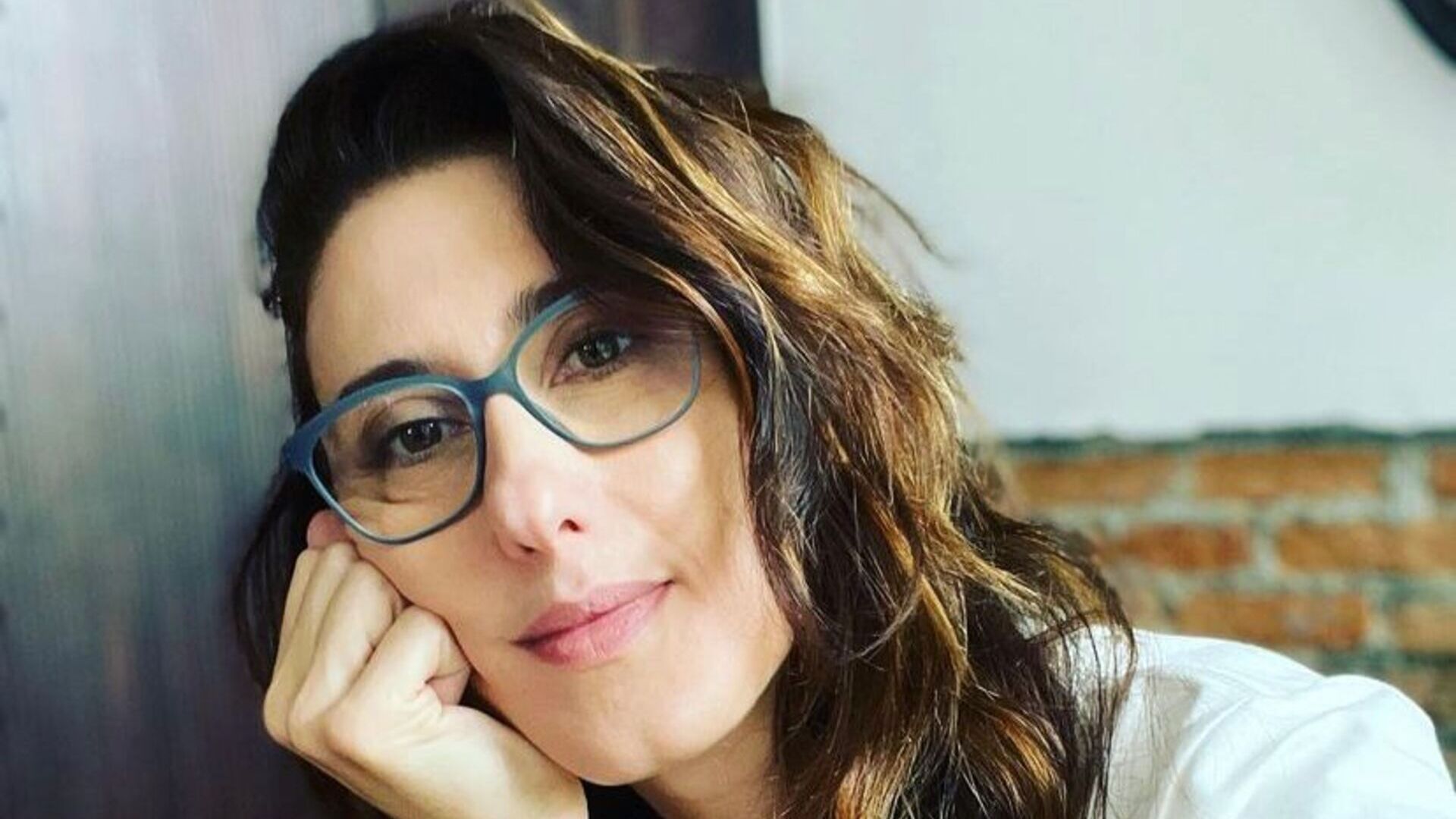 Ao publicar nova selfie, Paola Carosella reflete sobre o Dia das Mulheres: “Um dia difícil”