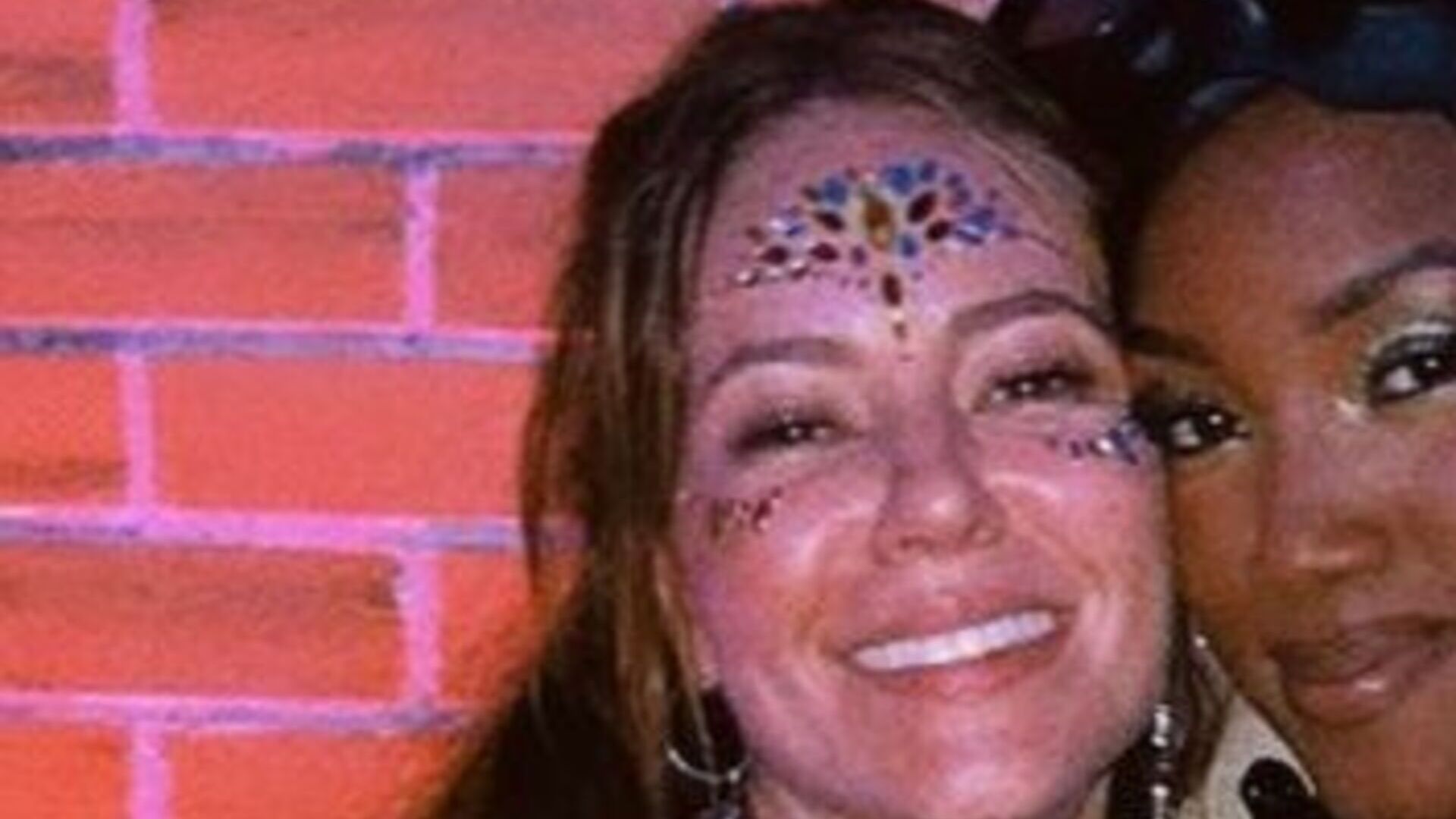 Paolla Oliveira surpreende ao surgir ao lado de Iza em nova foto