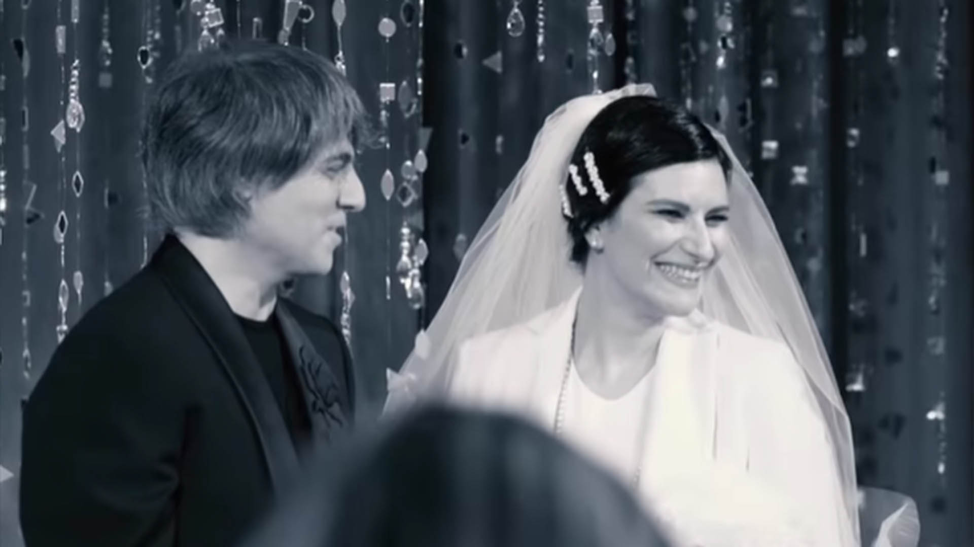 Laura Pausini se casa com Paolo Carta após 18 anos de relacionamento