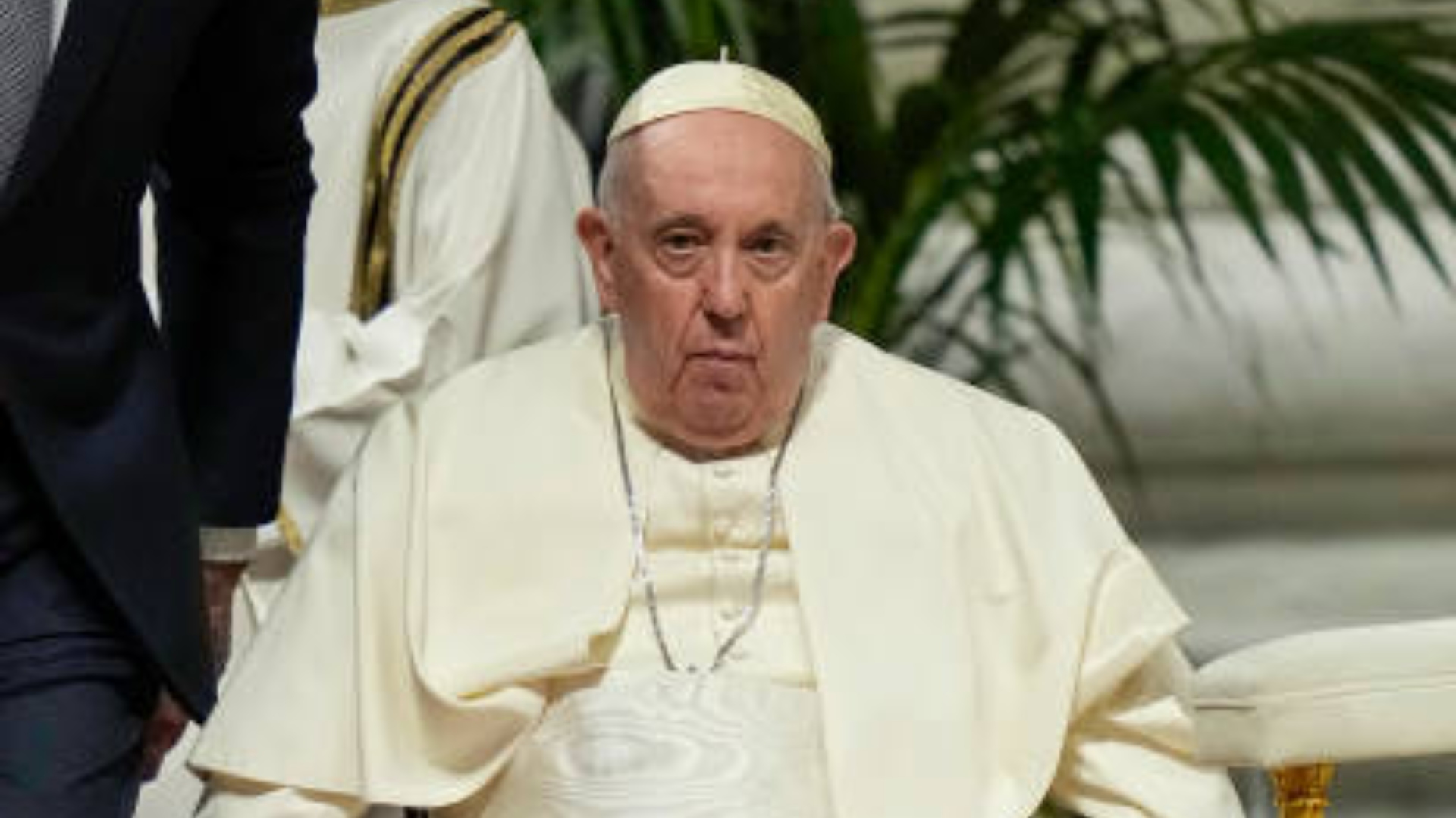 Papa Francisco é internado em Roma por problemas respiratórios