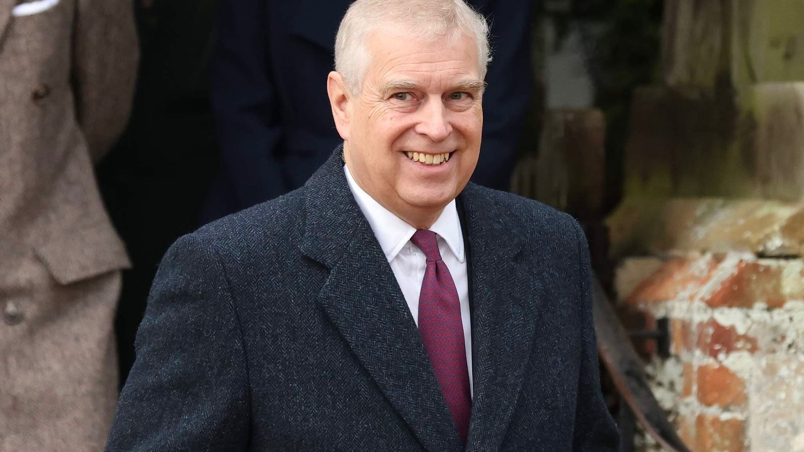 Príncipe Andrew cogita seguir passos do sobrinho, Harry, e escrever biografia cheia de polêmicas!