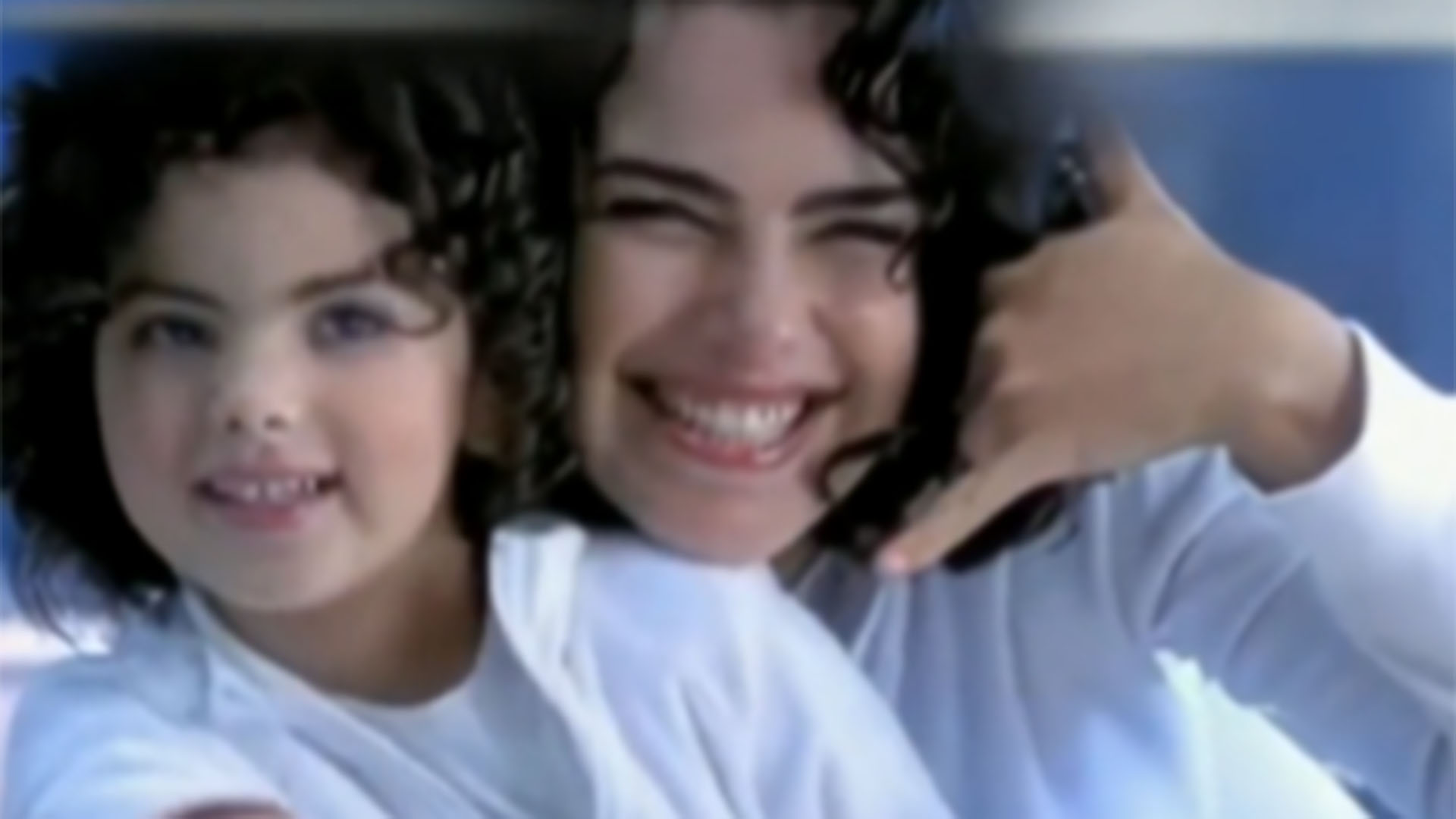 Rafaela Romolo e Ana Paula Arósio em um comercial de TV