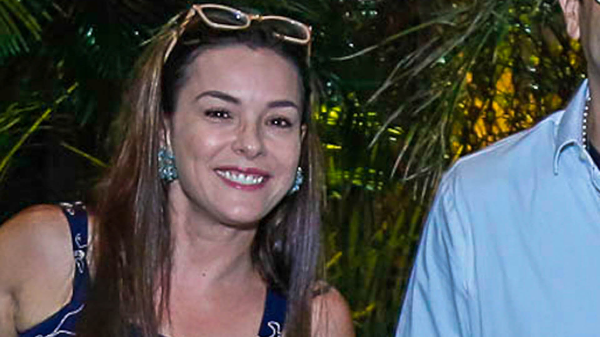 Regiane Alves faz rara aparição ao lado do novo namorado e dos filhos
