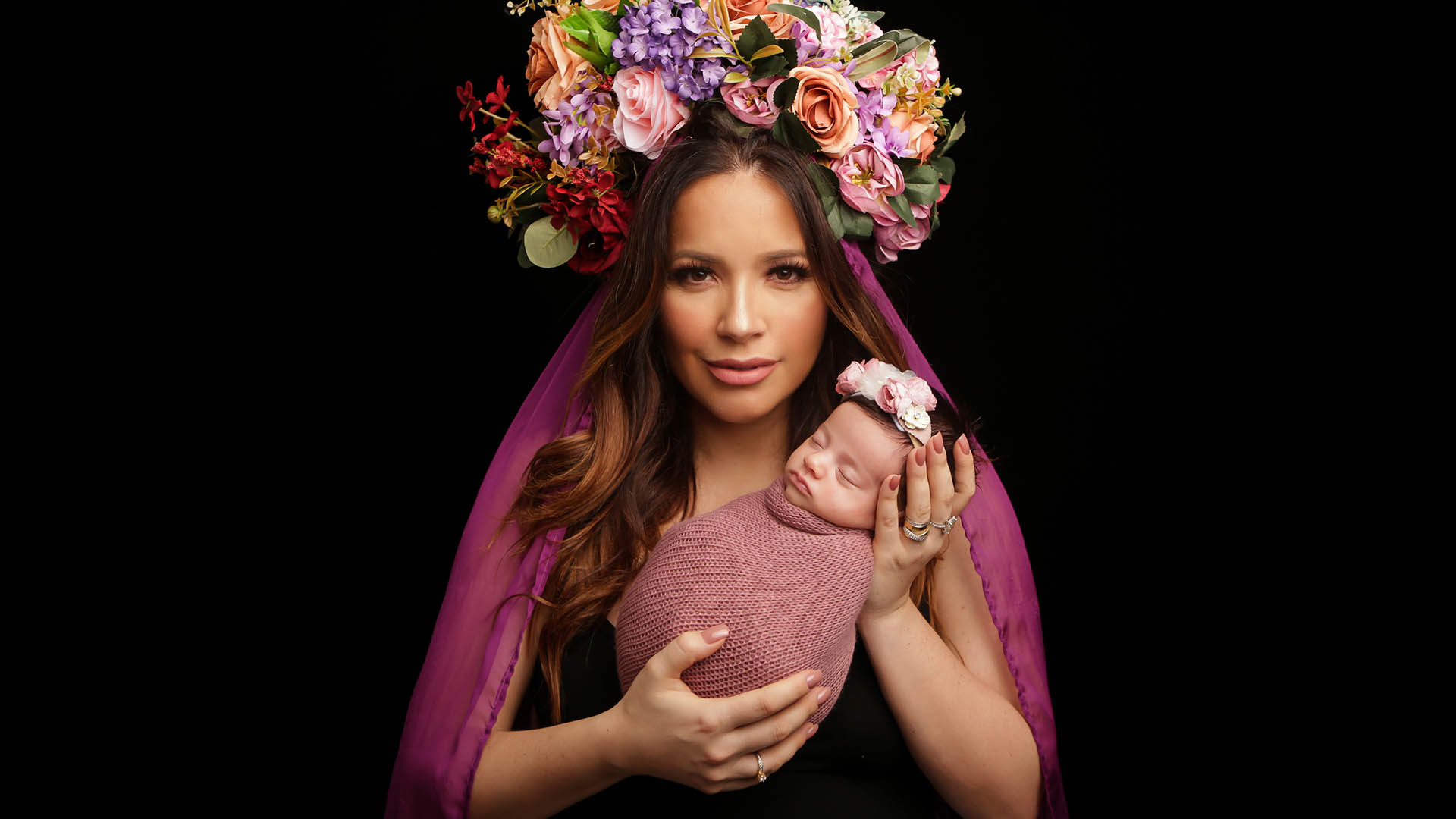 Renata Dominguez apresenta a filha e revela depressão pós-parto