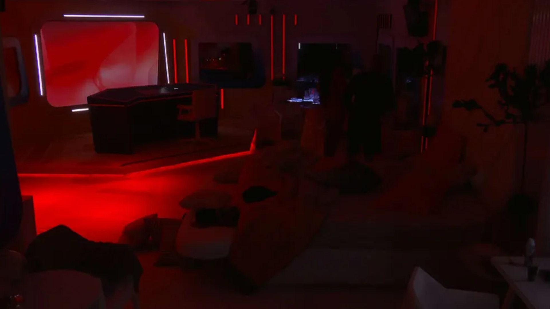 BBB 23: No edredom, Ricardo Alface faz promessa para Sarah Aline: ”Não vou”
