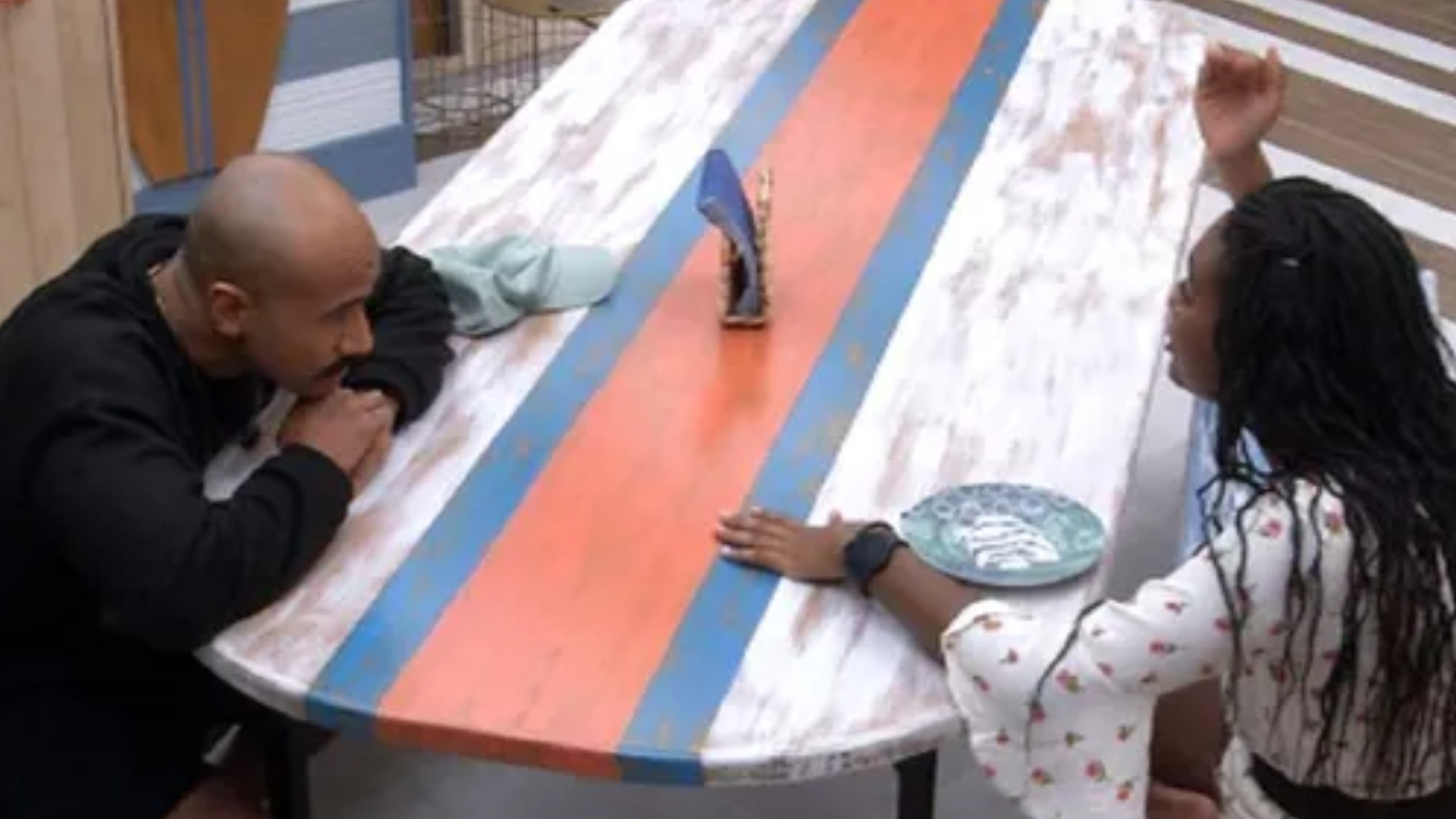 BBB 23: Ricardo e Sarah Aline discutem após paredão: ”Você é estressante”