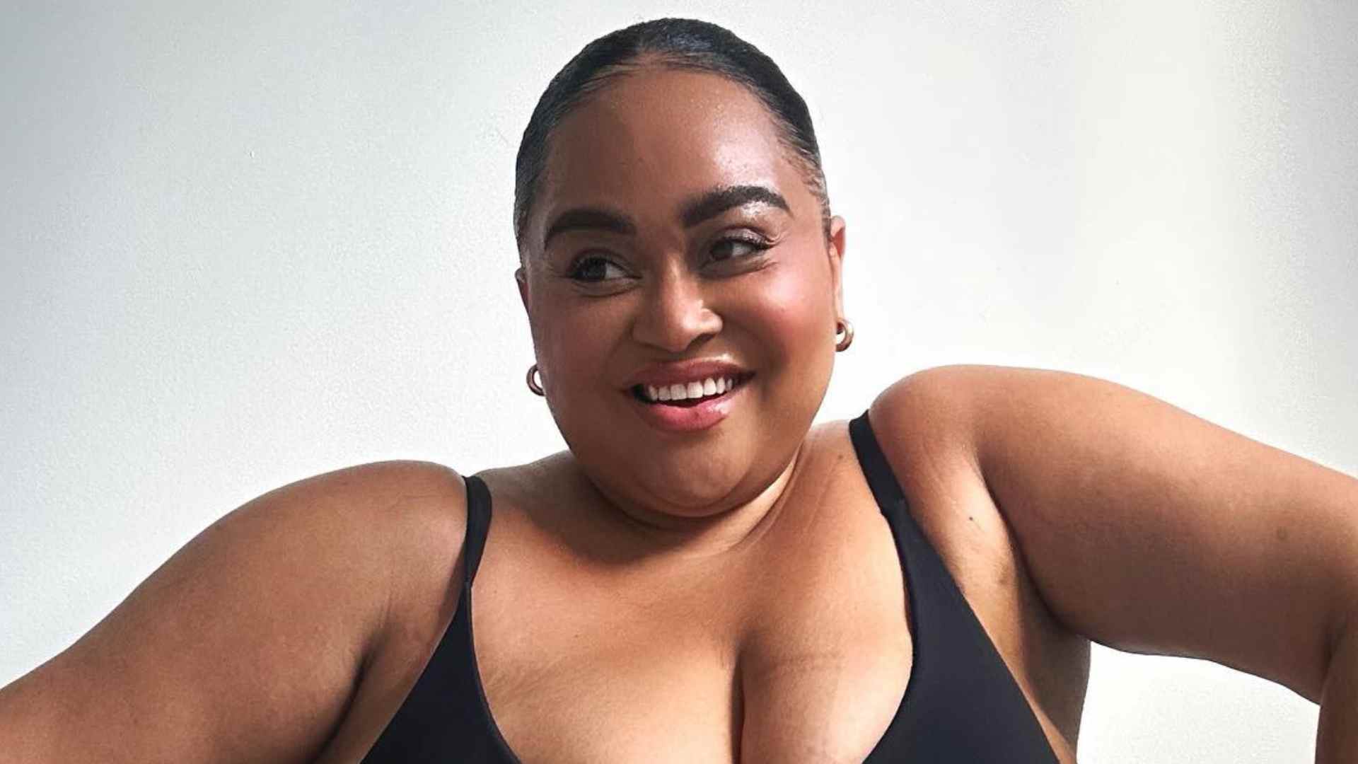 Ex-BBB Rízia Cerqueira exibe corpaço ao surgir de lingerie: “Perfeição”
