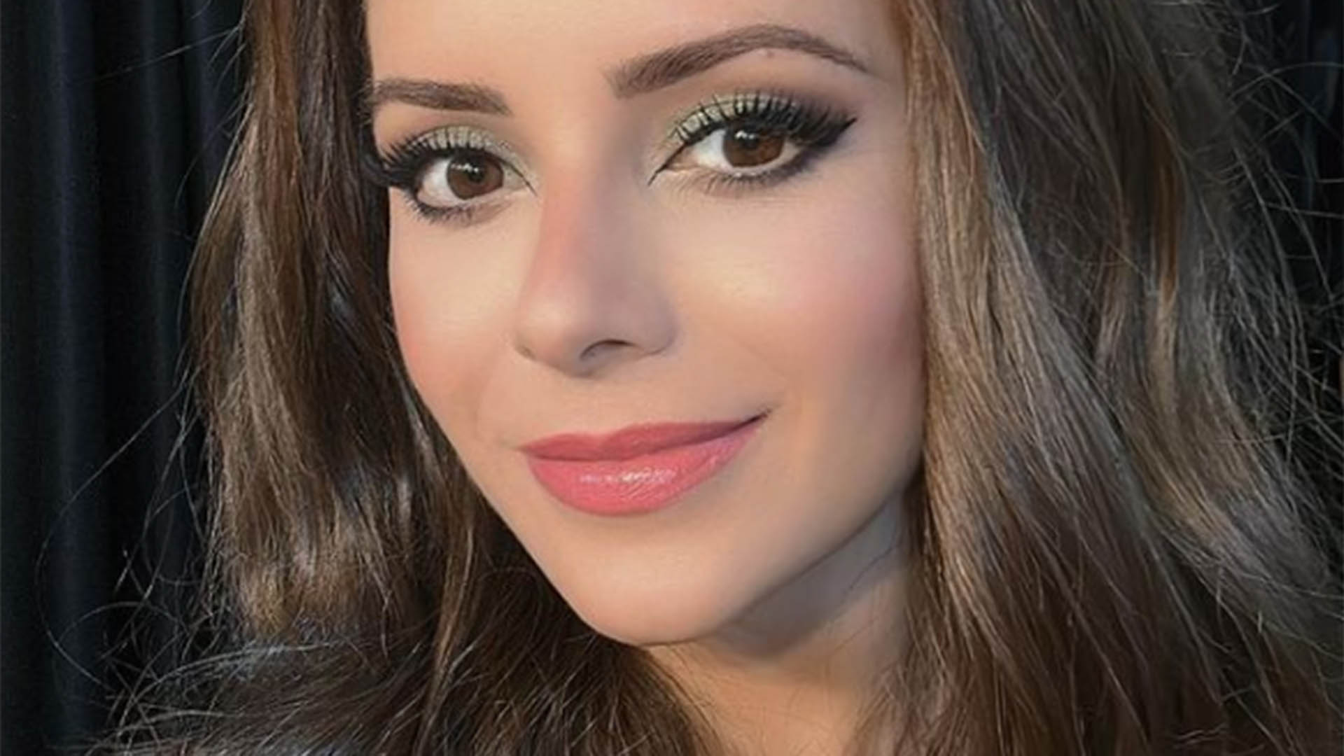 Sandy anuncia que vai cantar a música de abertura da novela Amor Perfeito