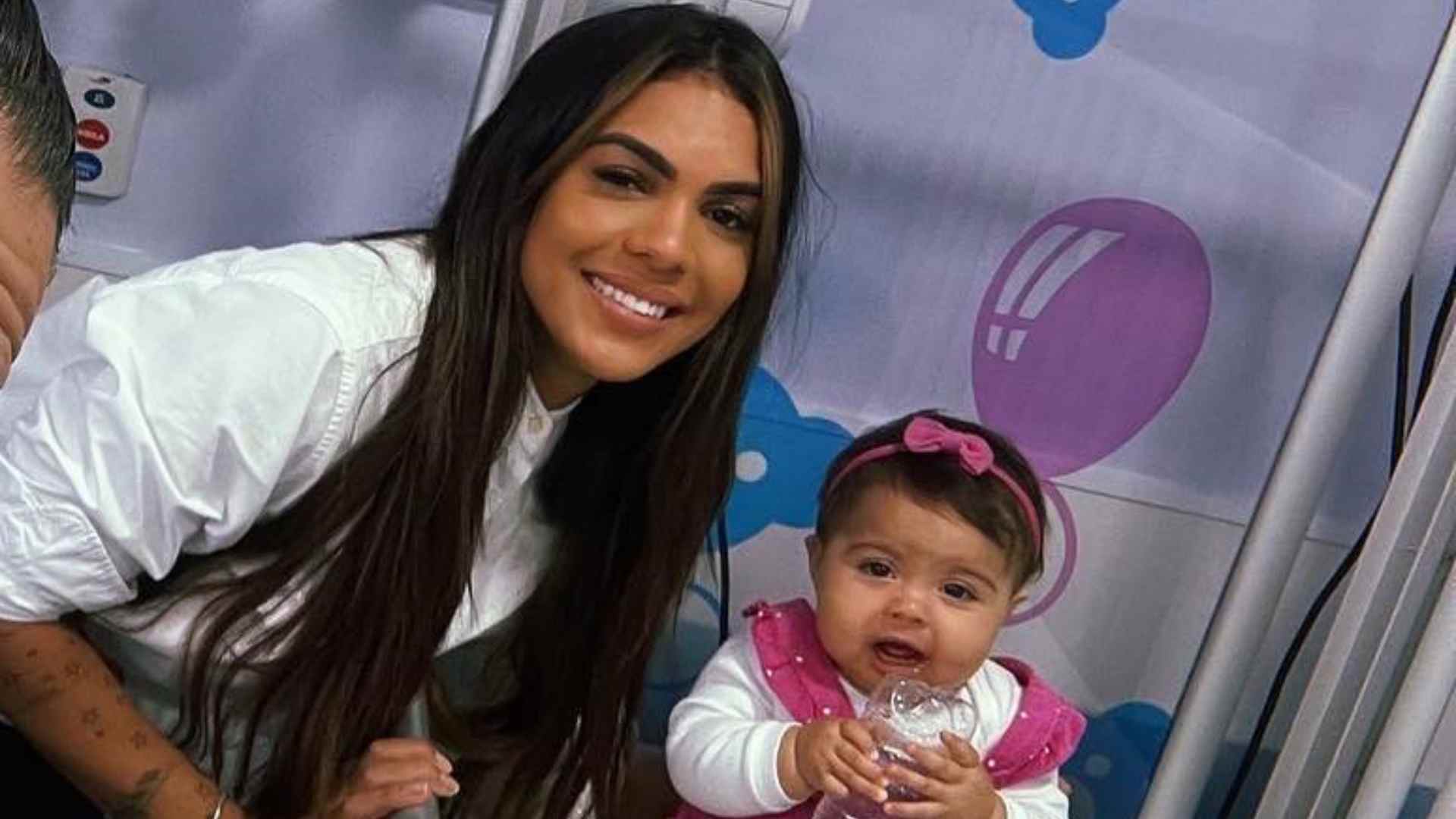 Tays Reis desabafa após a filha ficar doente: “O coração da mãe ficou apertadinho”