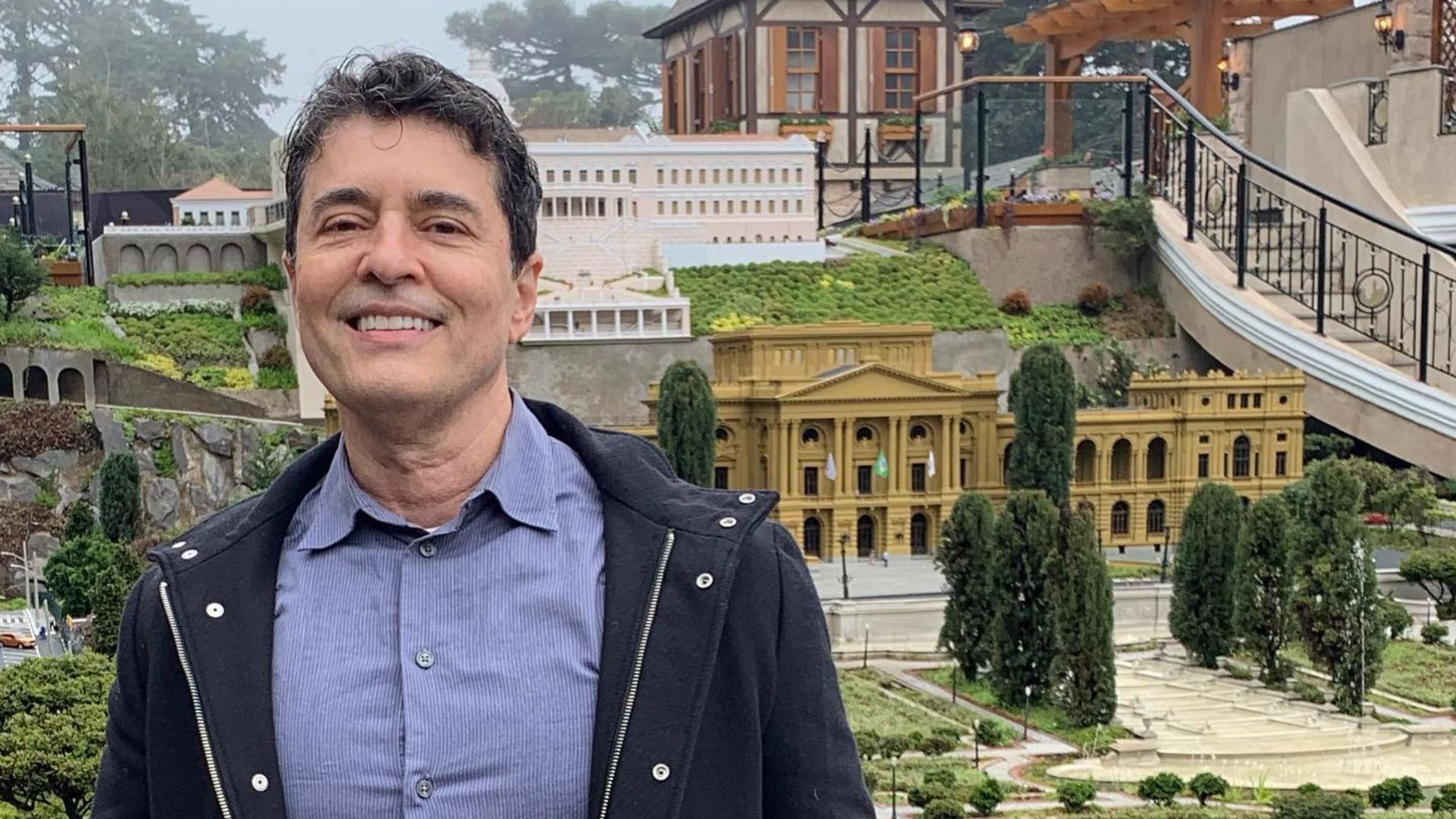 ‘Sou um dos roteiristas de maior sucesso e a TV não me contrata’, desabafa Tiago Santiago