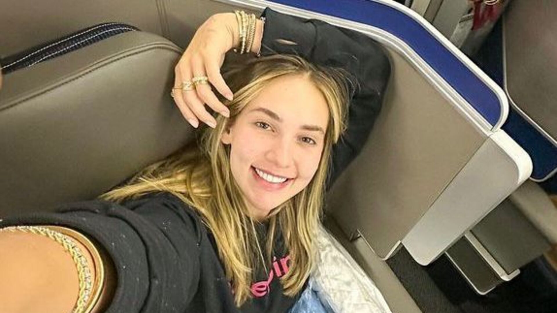 Virginia Fonseca encanta ao compartilhar selfies rumo à mais uma viagem