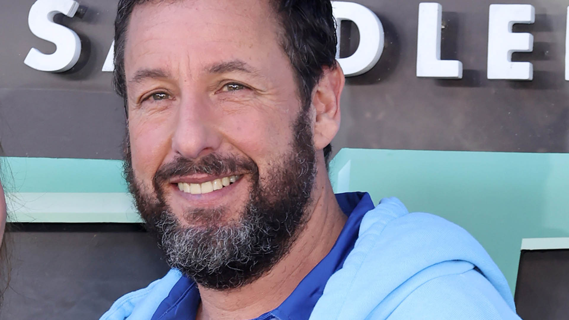Conheça as filhas de Adam Sandler; ator faz rara aparição com a família