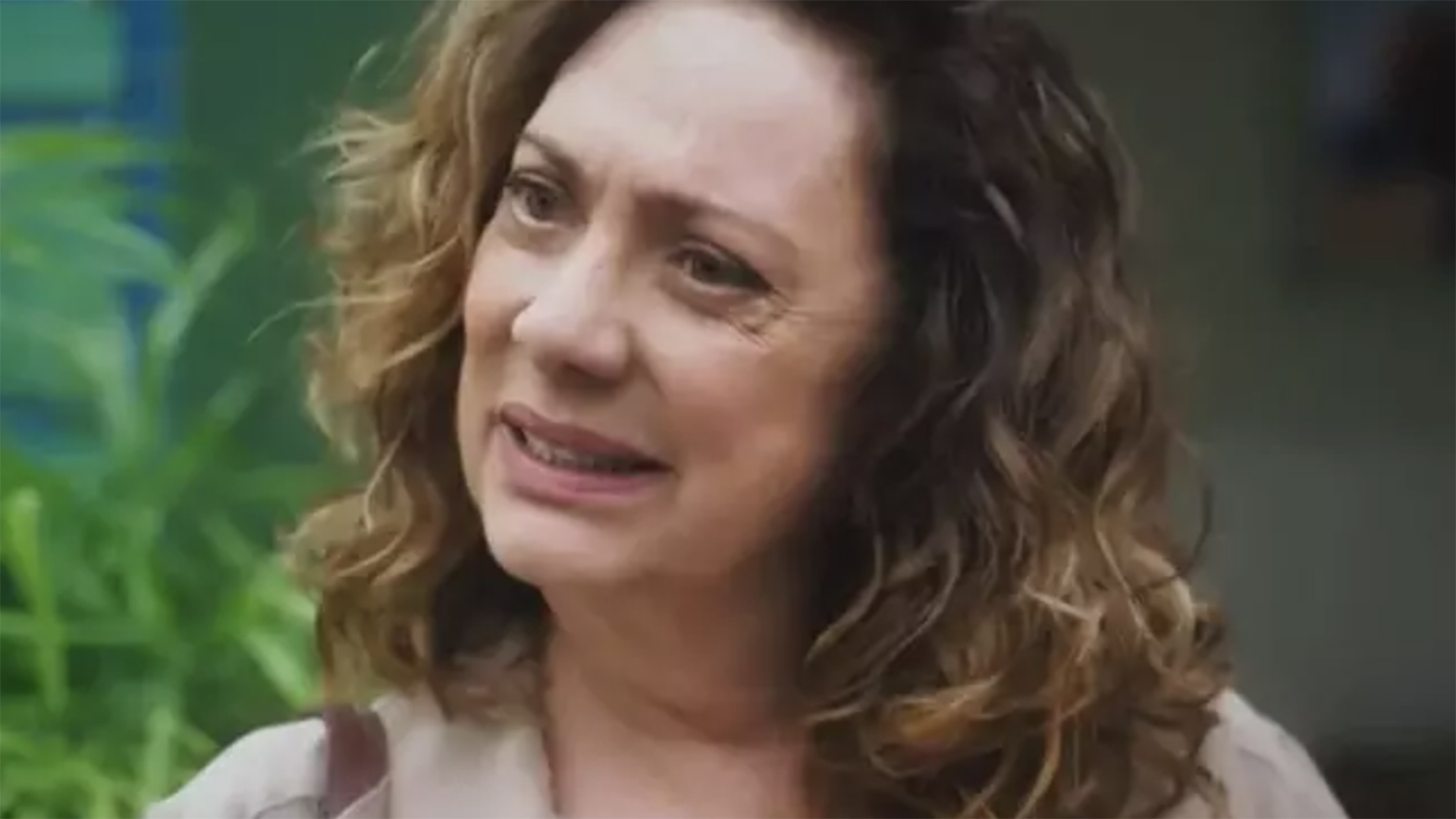 Terra e Paixão: Agatha dá veneno para iniciar sua vingança
