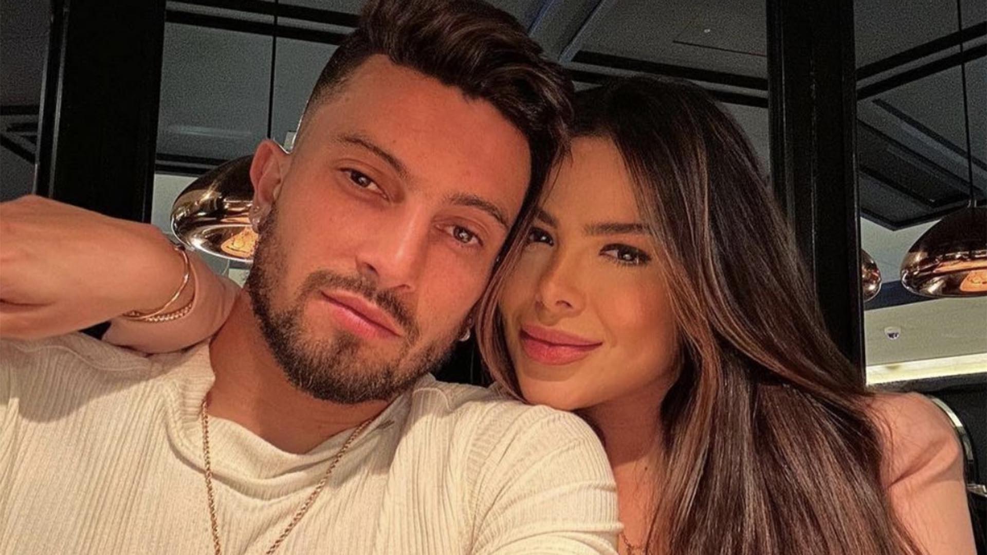 Esposa do jogador Alex Telles revela que foi internada com bactéria