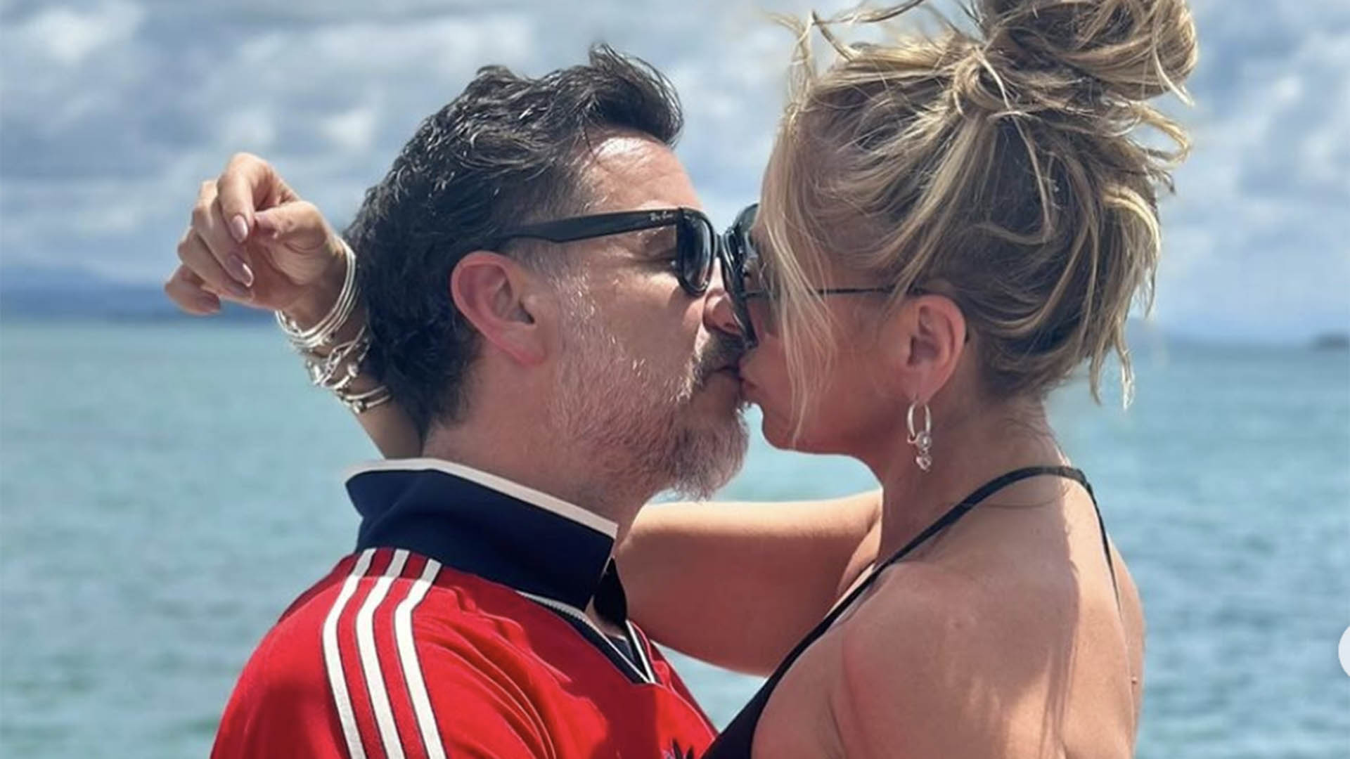 Adriane Galisteu comemora seu aniversário de casamento