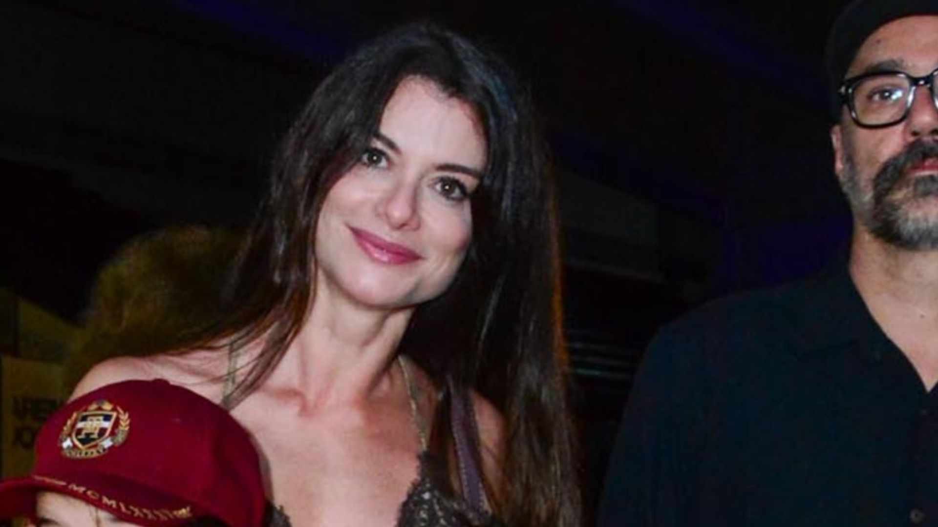 Já viu? Alinne Moraes faz rara aparição com o marido e o filho