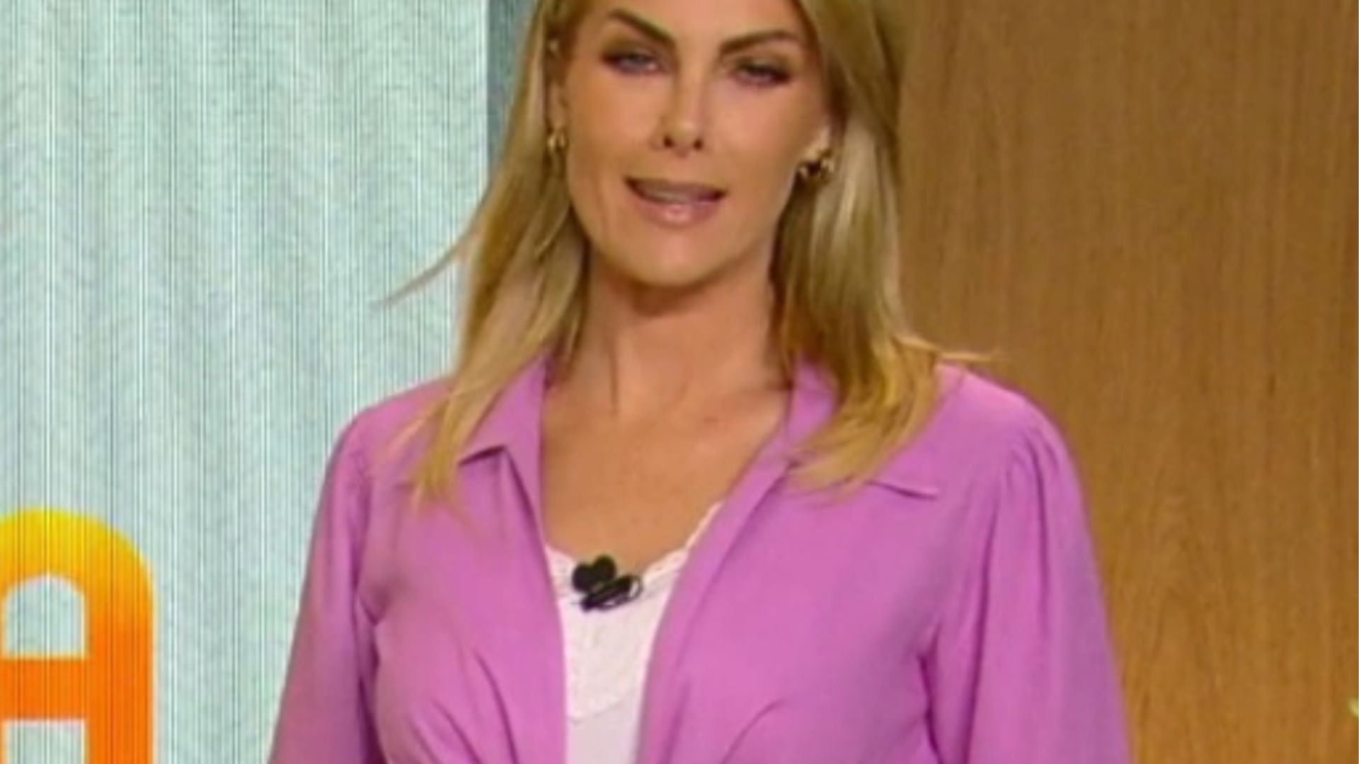 Mensagem subliminar? Na TV, Ana Hickmann surge sem aliança e intriga fãs