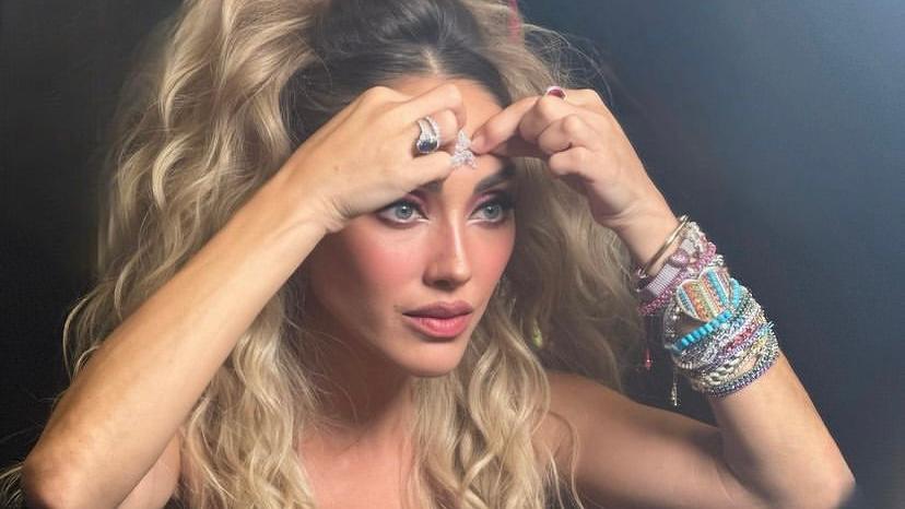 Anahí se manifesta após problema de saúde e agradece fãs do RBD: “Não há palavras”