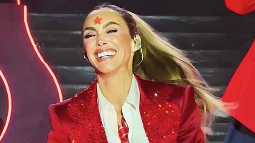 Anahí recebe diagnóstico após deixar show do RBD para ir ao hospital