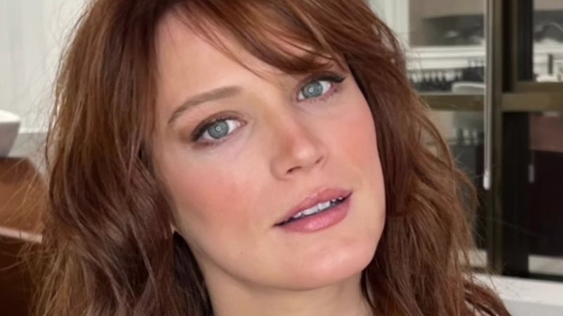 Por que Bianca Bin foi afastada do remake da novela Dona Beja? Entenda a confusão