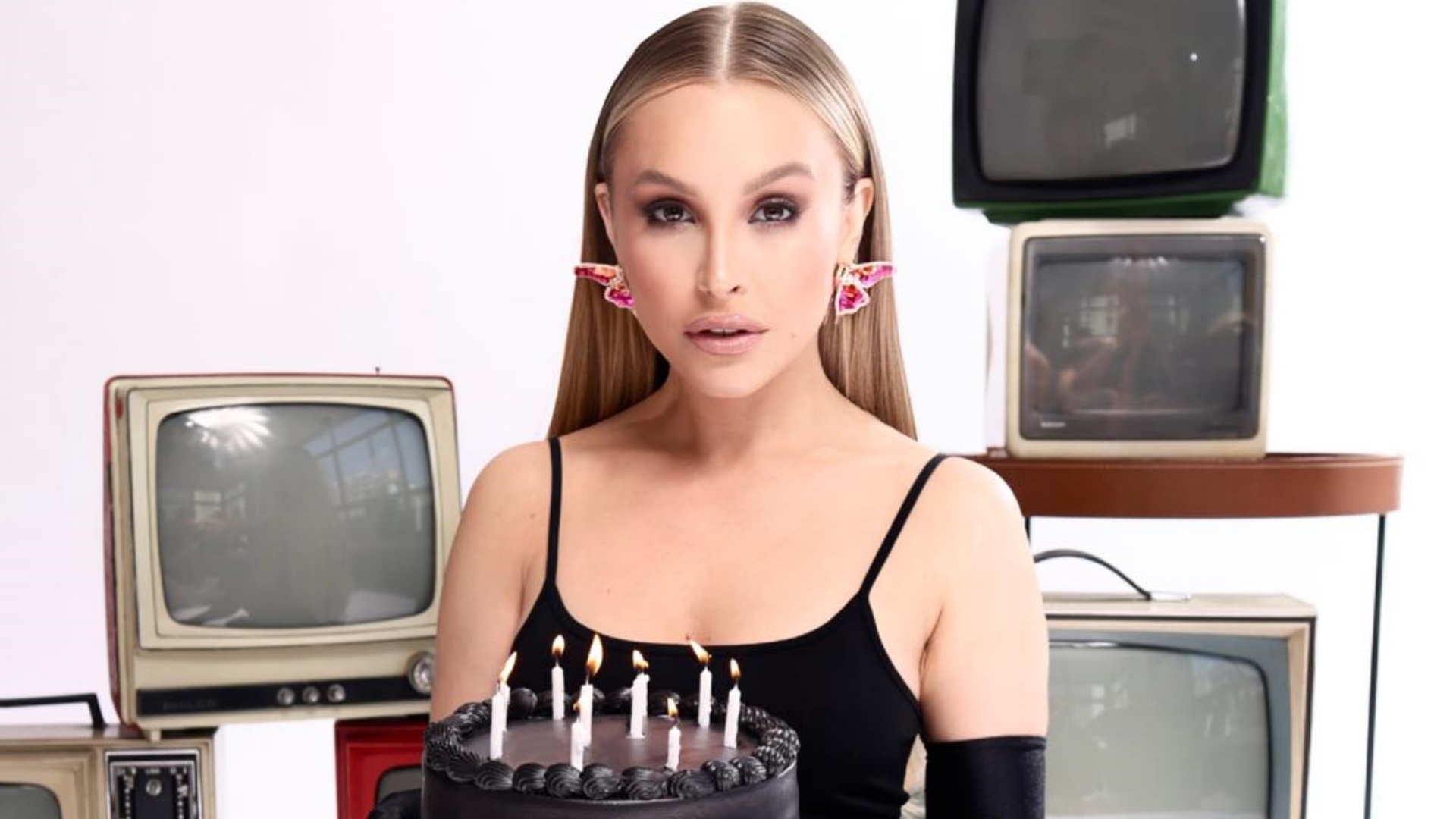 Carla Diaz comemora aniversário e 30 anos de carreira: “Novos sonhos”
