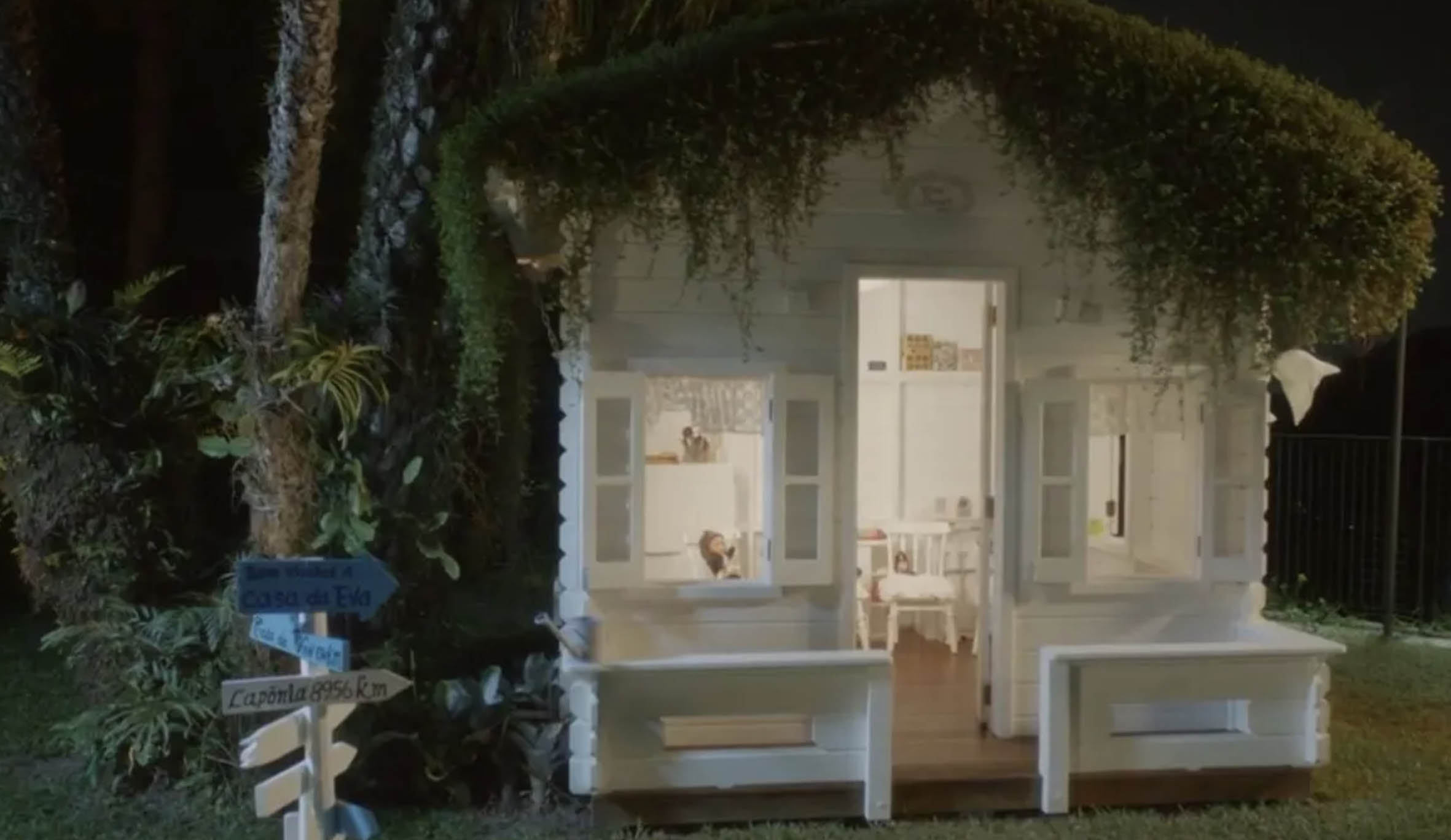 Casinha de boneca de Eva Huck chama a atenção na mansão de Angélica