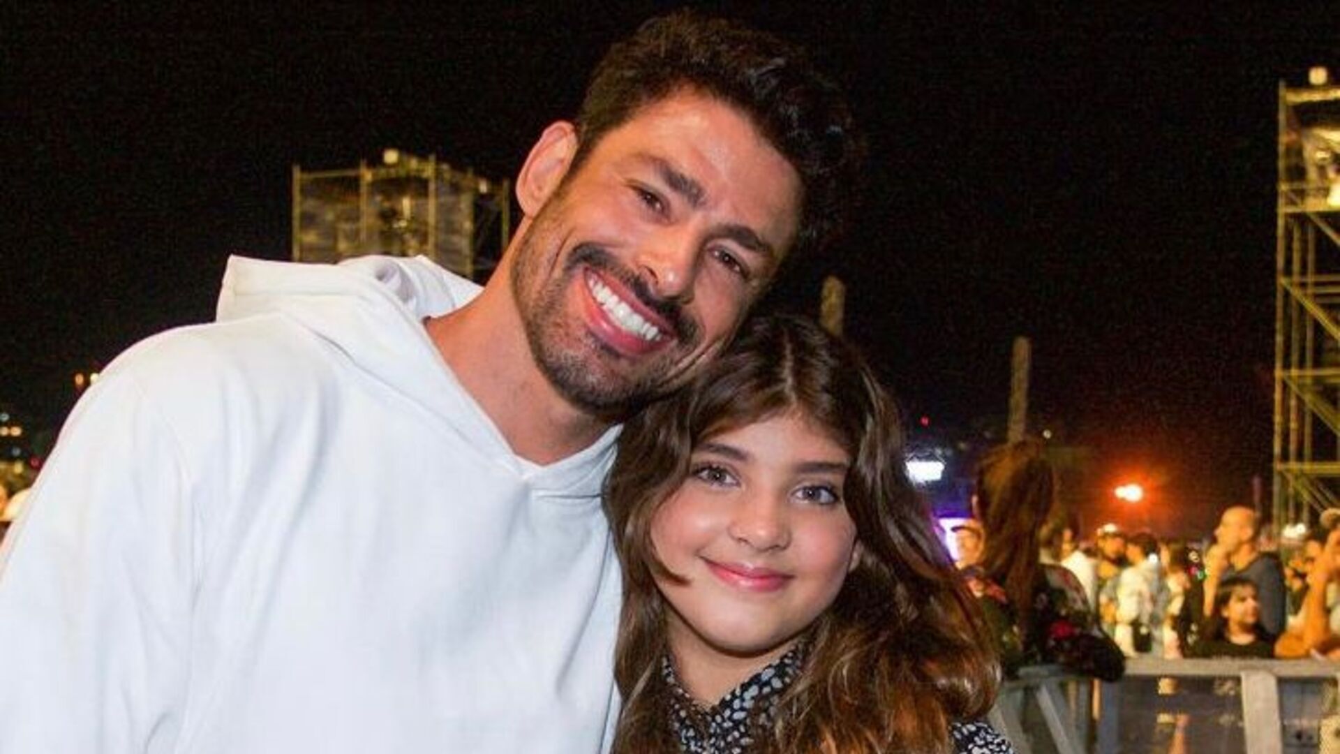 Cauã Reymond revela “crush” da filha Sofia ao vivo: “Não sabia”