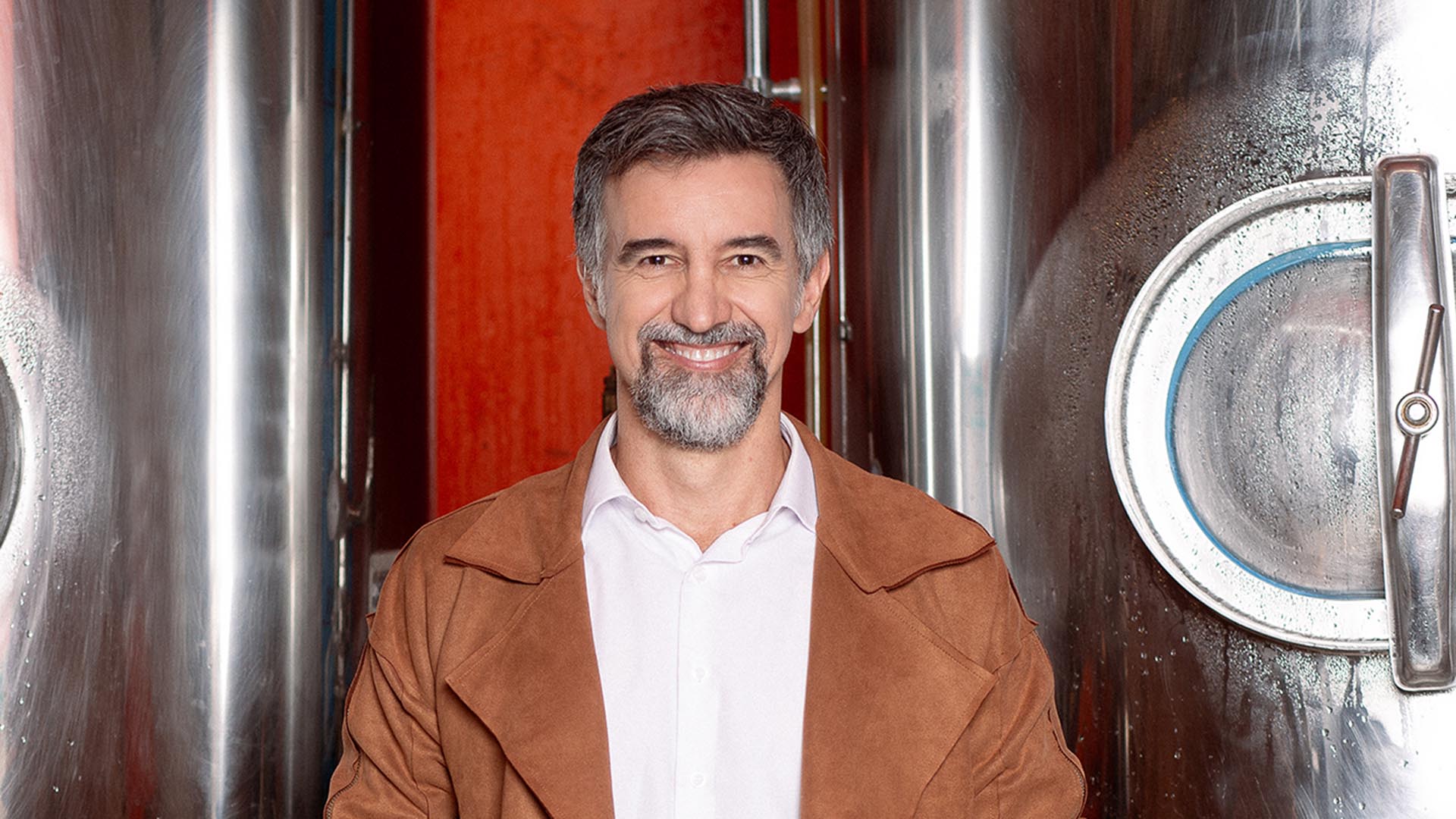 Bissexual, Charles Fricks fala de sua sexualidade: ‘Eu tinha dificuldade’