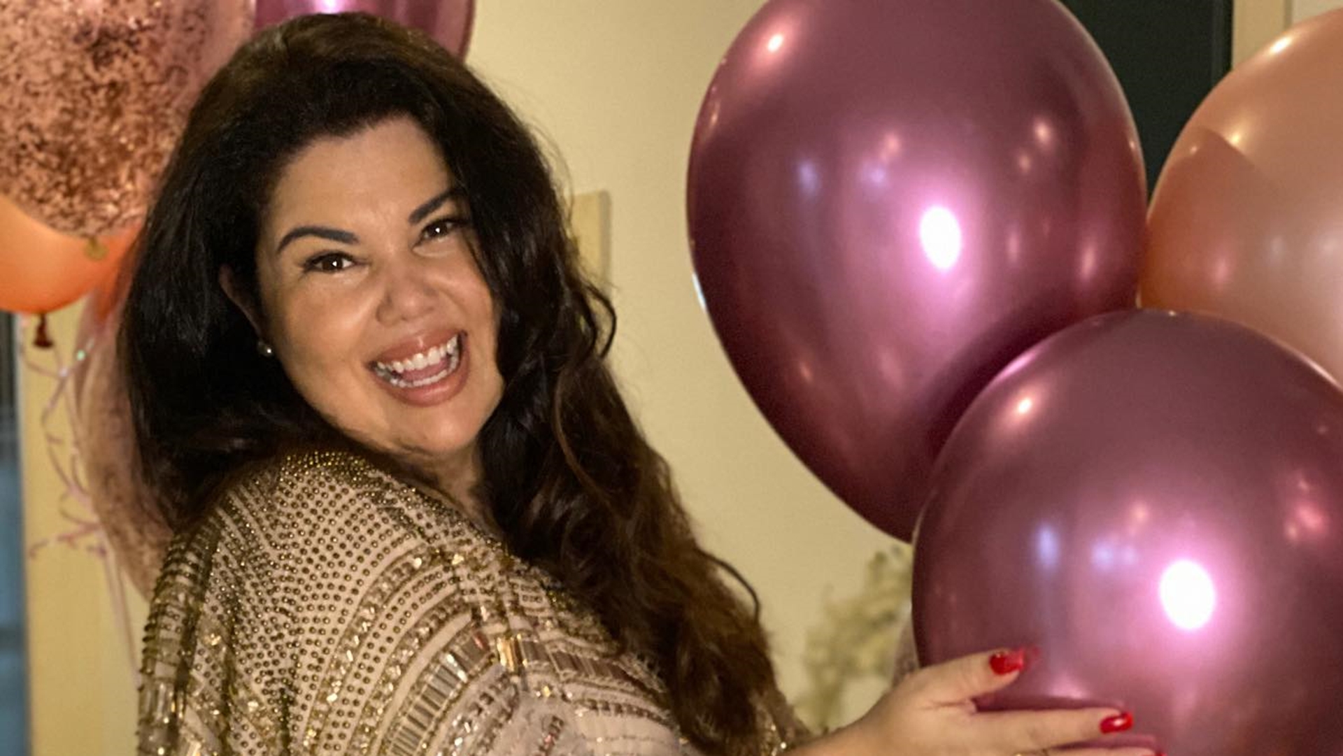Fabiana Karla celebra nova idade e anuncia mudança no visual: ‘Me libertando’